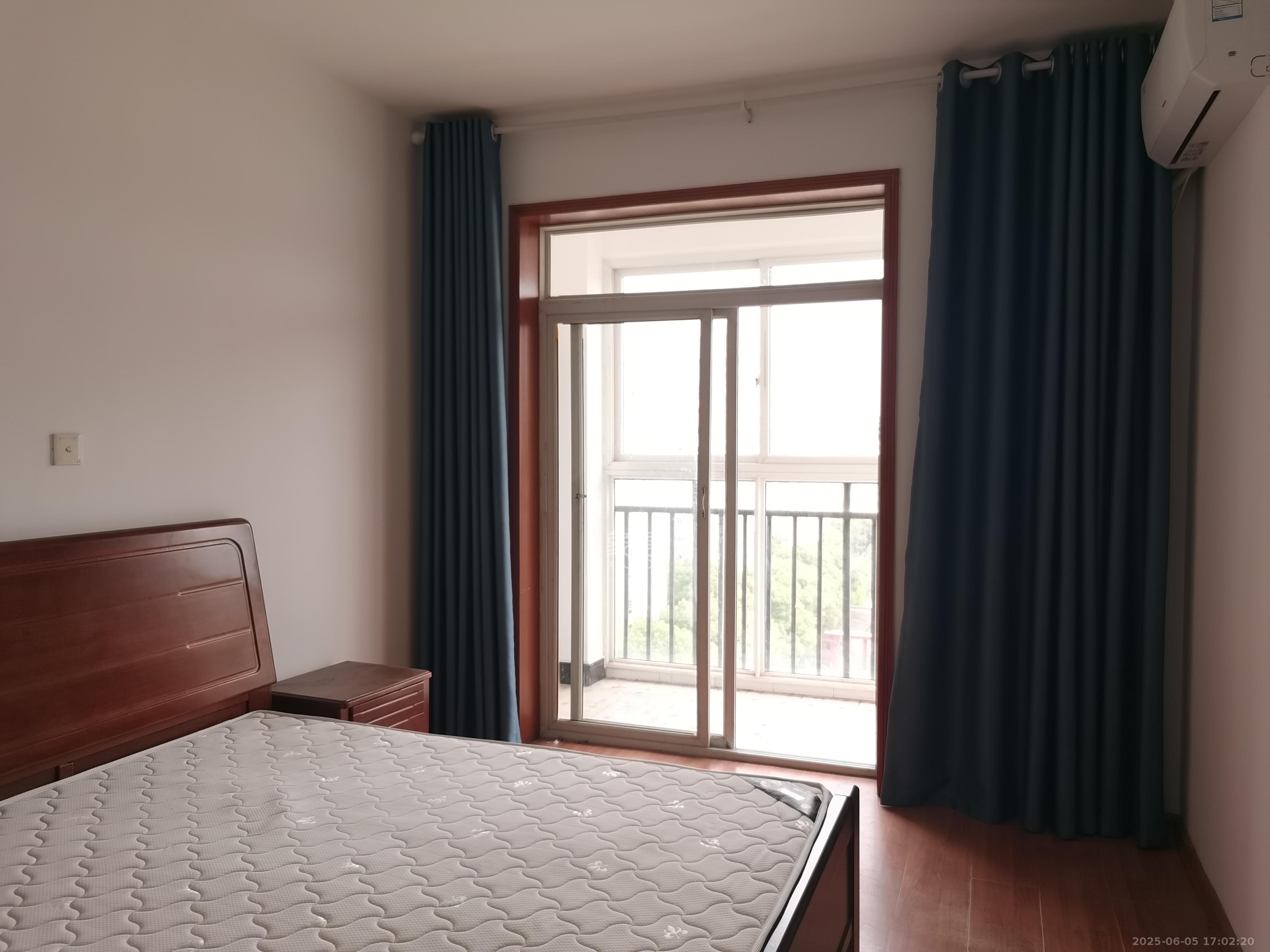 嘉盛华庭（一期、二期、三期）  4室2厅2卫    3400.0元/月室内图