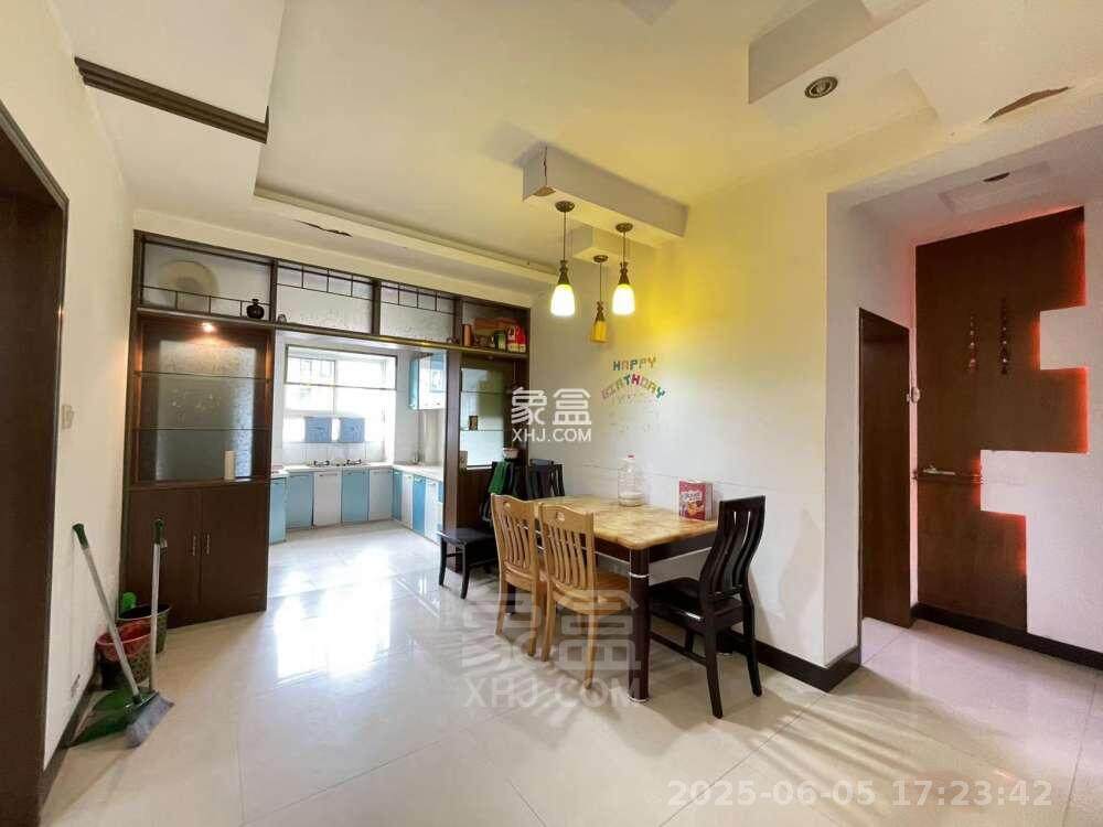 天泰小区 3室2厅2卫 1600.0元/月 天泰小区 3室2厅2卫 1600.0元/月室内图