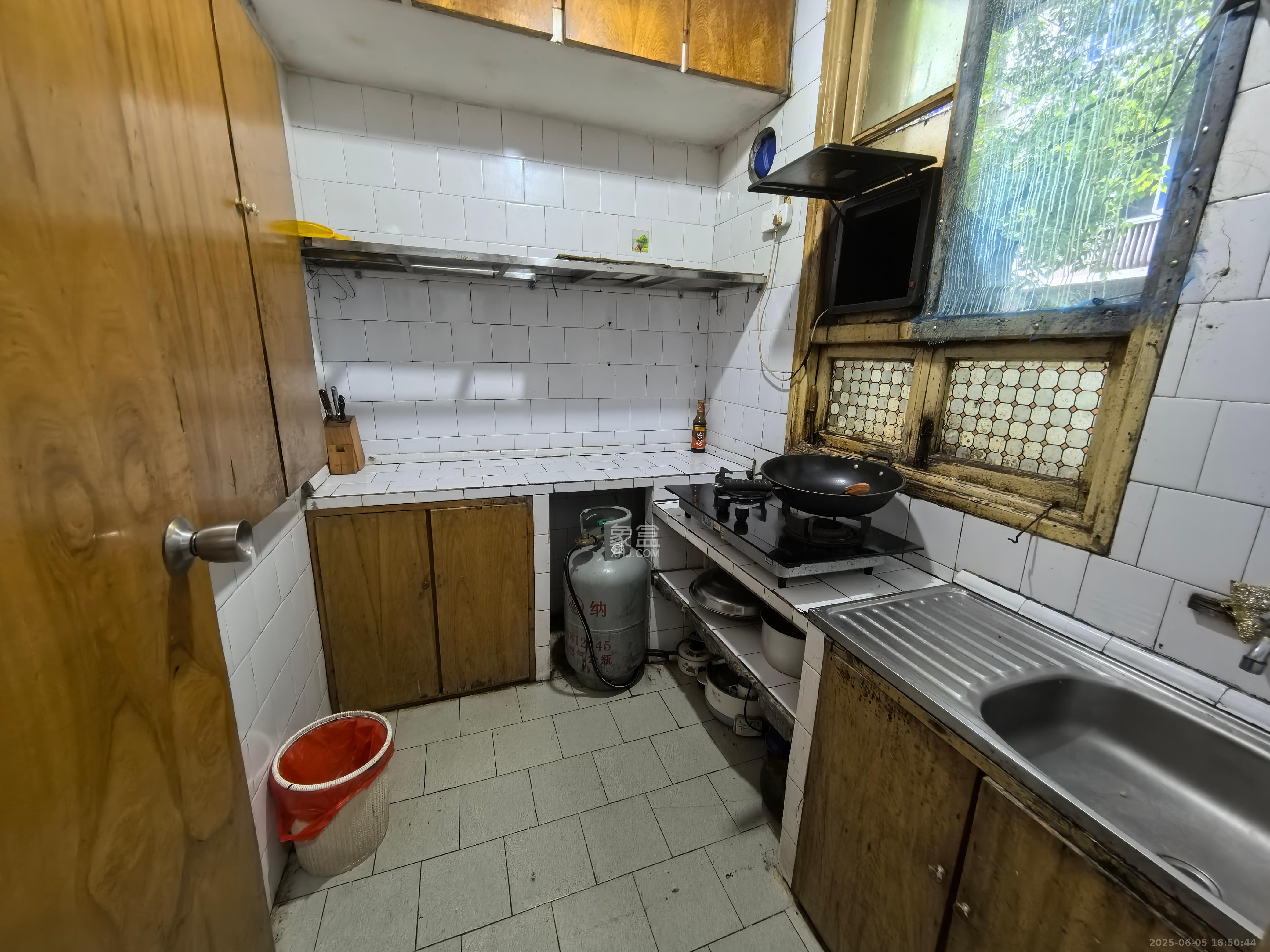 长重机械厂宿舍 2室2厅1卫 1300.0元/月 长重机械厂宿舍 2室2厅1卫 1300.0元/月室内图