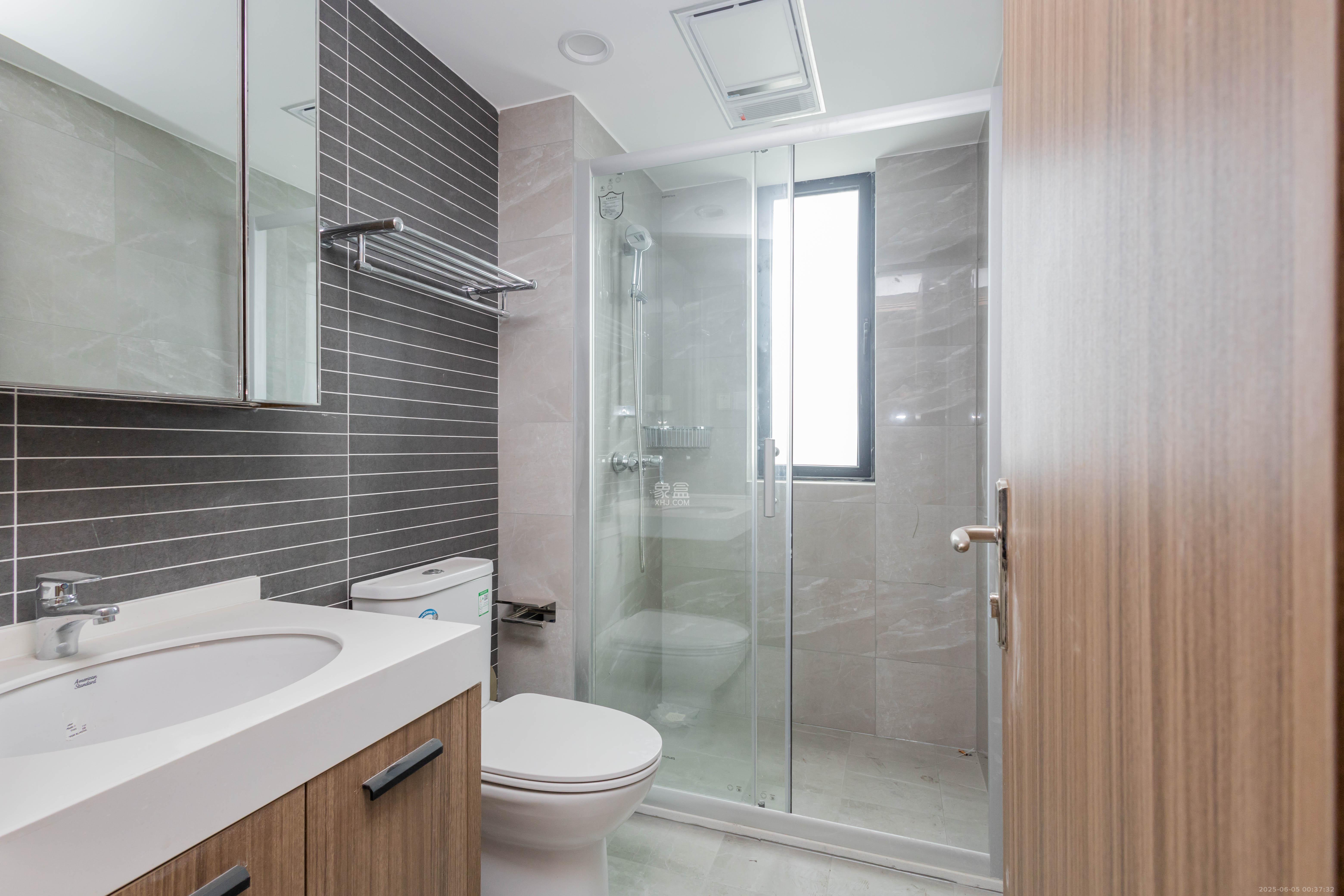 华远碧桂园海蓝城  4室2厅2卫    88.0万 华远碧桂园海蓝城  4室2厅2卫    88.0万卫生间