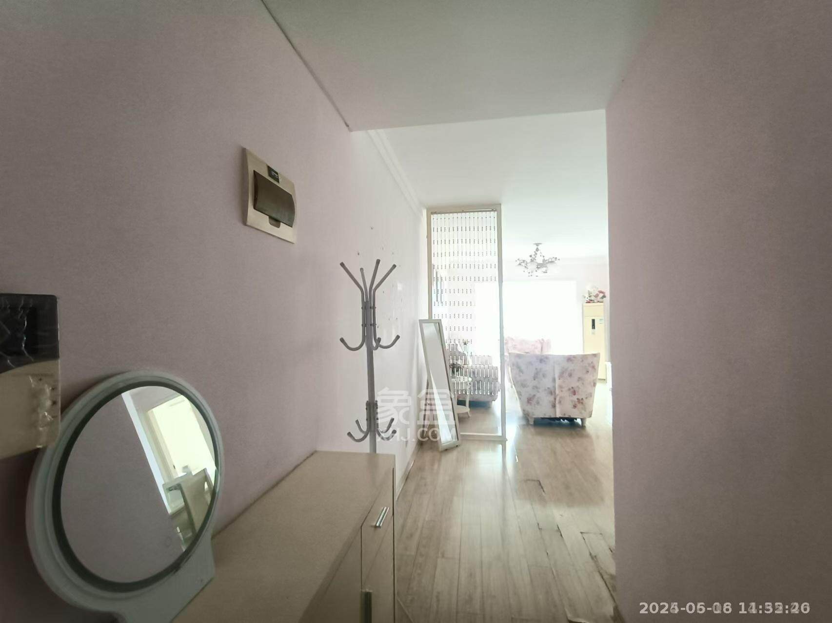 城市风景 2室2厅1卫 1800.0元/月 城市风景 2室2厅1卫 1800.0元/月室内图