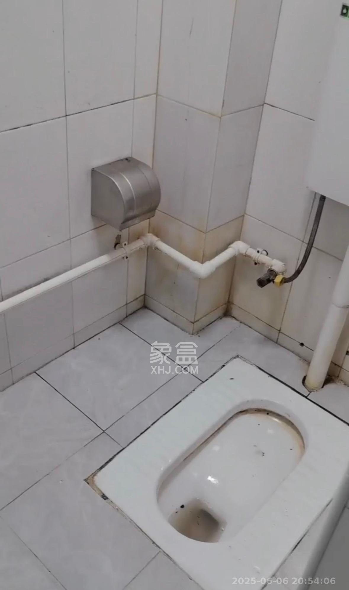 高岭小区 2室2厅1卫 1400.0元/月 高岭小区 2室2厅1卫 1400.0元/月室内图