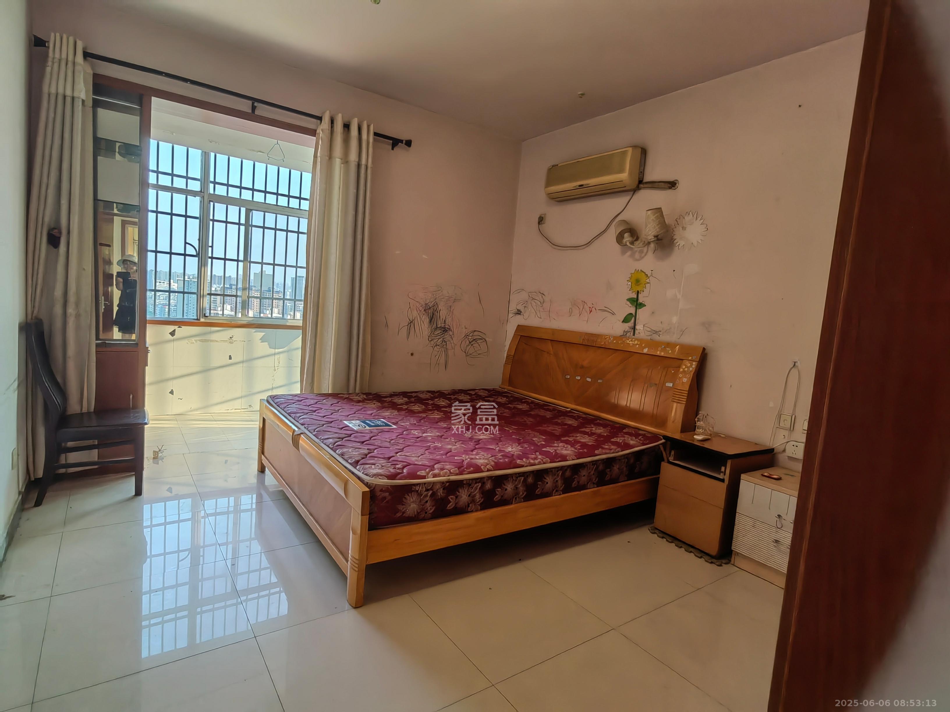 雄踞都市东家 3室2厅2卫 2200.0元/月 雄踞都市东家 3室2厅2卫 2200.0元/月室内图