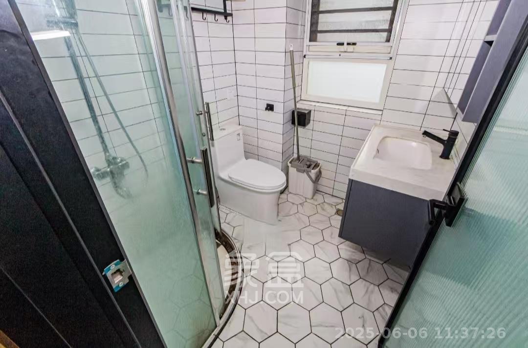 北辰三角洲B2E2区  3室2厅1卫   4900.00元/月室内图