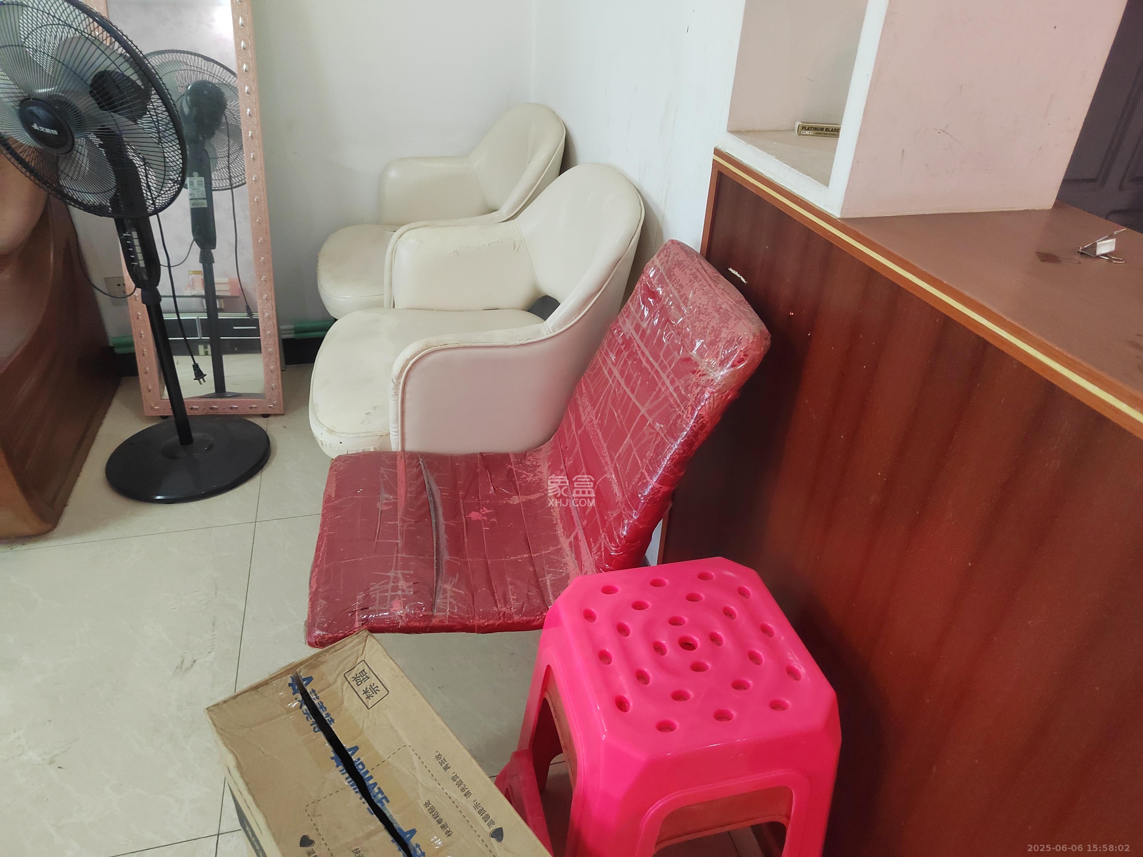 鄱阳小区  2室2厅1卫    1400.0元/月 鄱阳小区  2室2厅1卫    1400.0元/月室内图