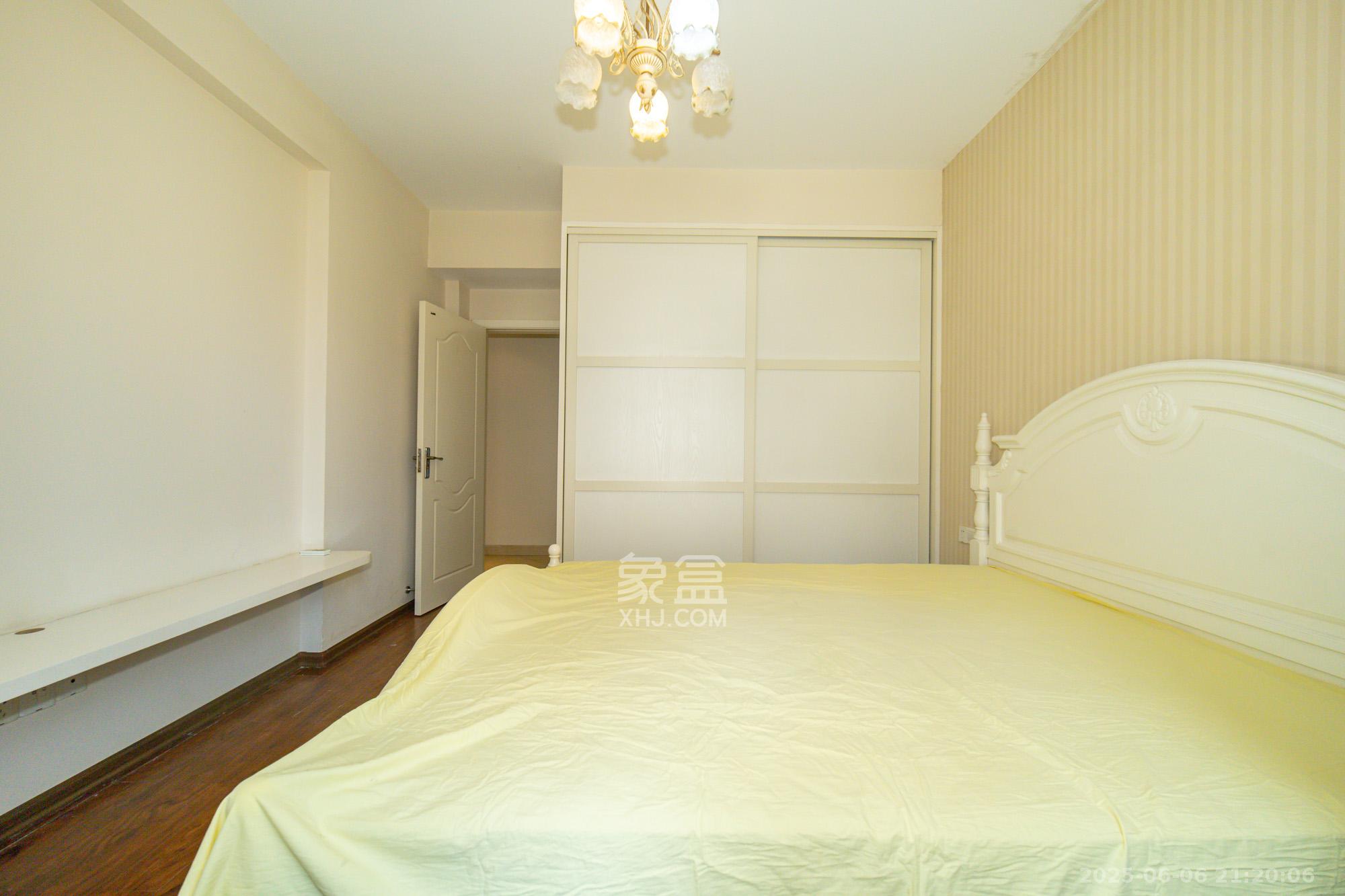 华润凤凰城一期 3室2厅1卫 69.8万 华润凤凰城一期 3室2厅1卫 69.8万卧室