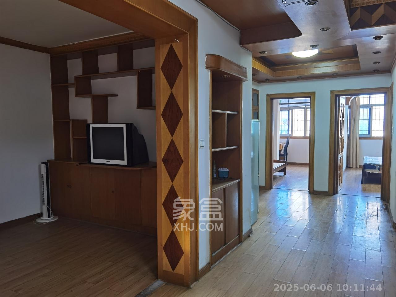 长郡花园  3室1厅1卫   2300.00元/月室内图