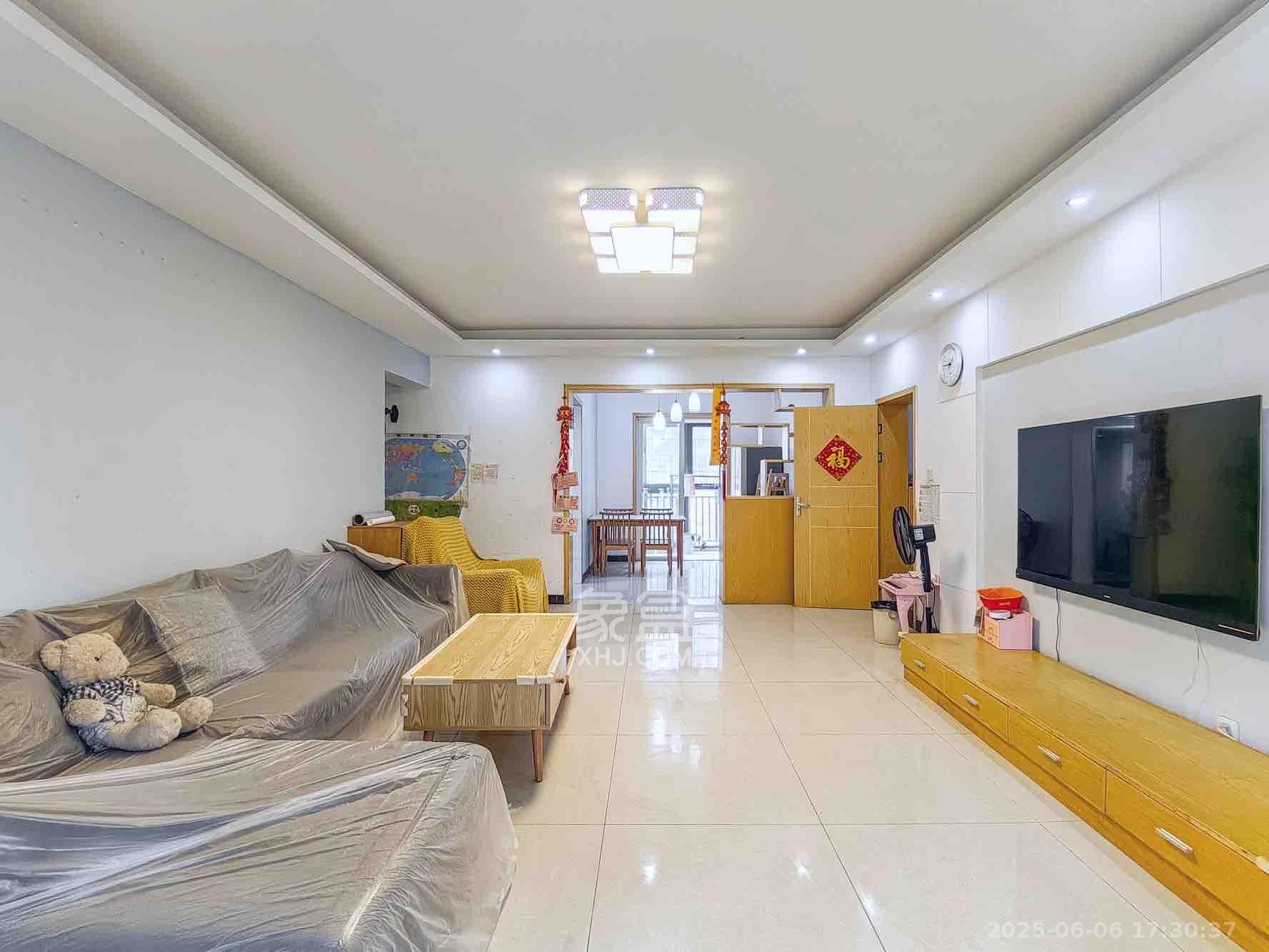 世景华庭  4室2厅2卫   2400.00元/月室内图
