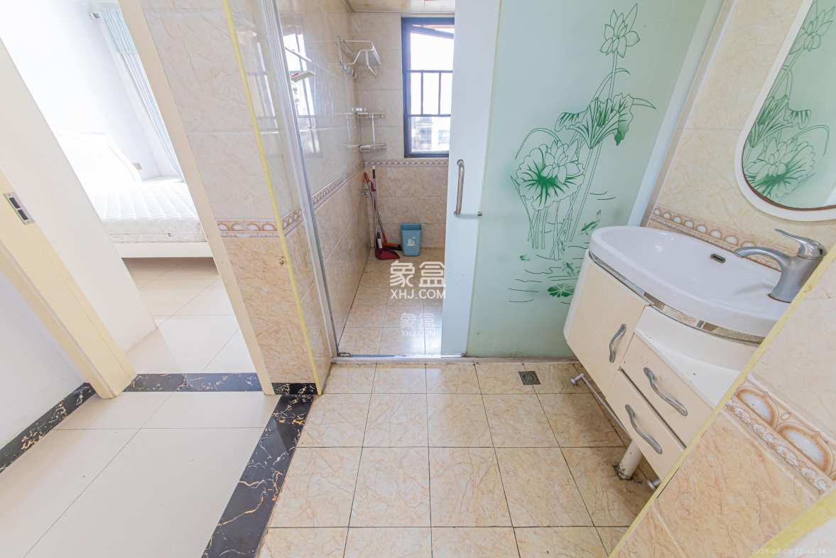 中建芙蓉嘉苑 3室2厅1卫 82.0万 中建芙蓉嘉苑 3室2厅1卫 82.0万卫生间