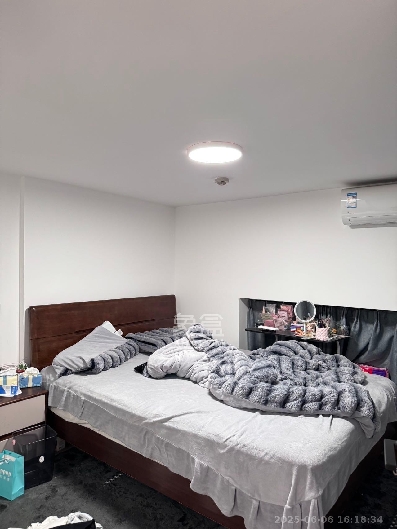 卓越中寰  2室1厅1卫   3600.00元/月室内图