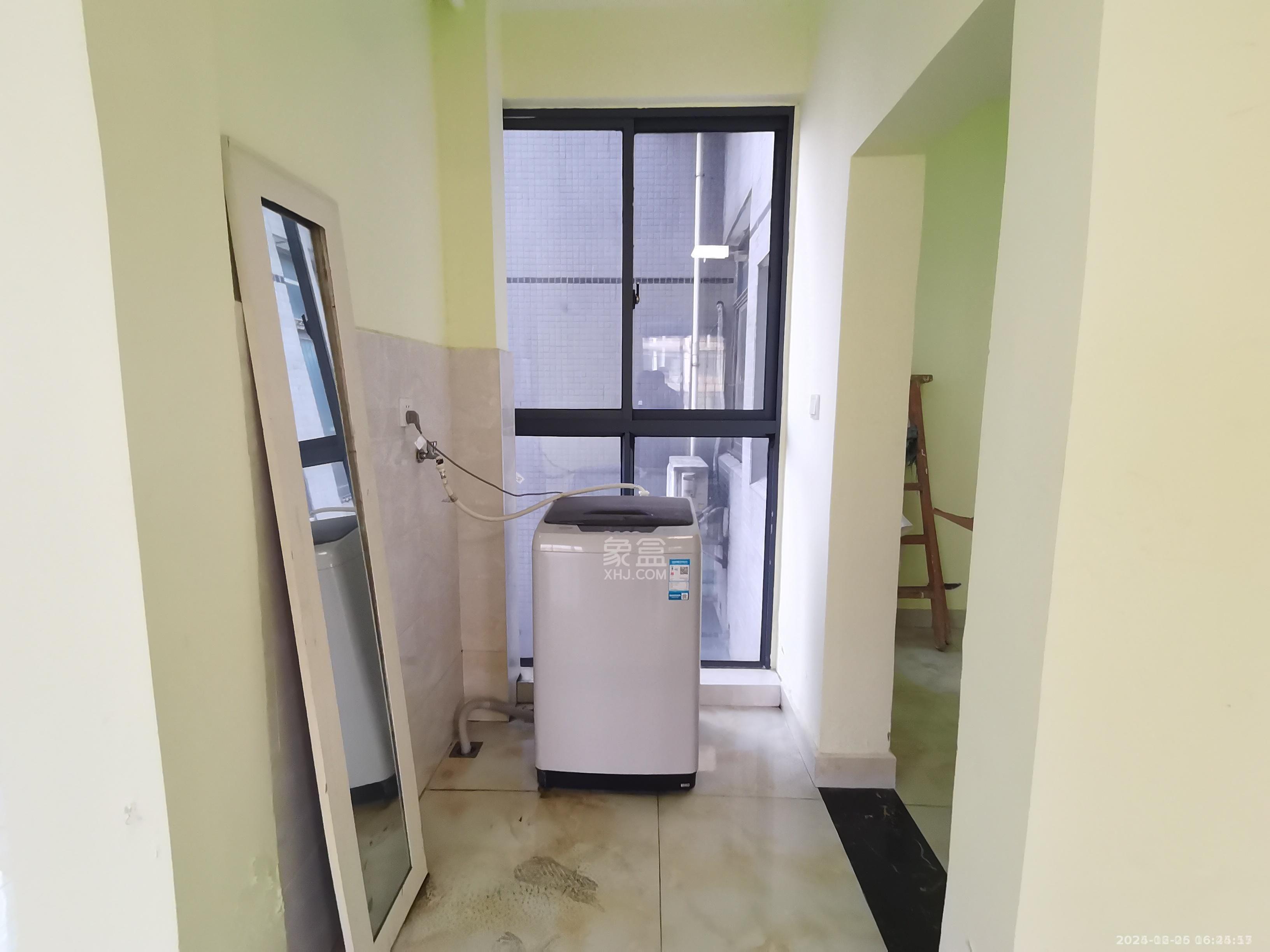 城市风景  3室2厅2卫   1700.00元/月室内图