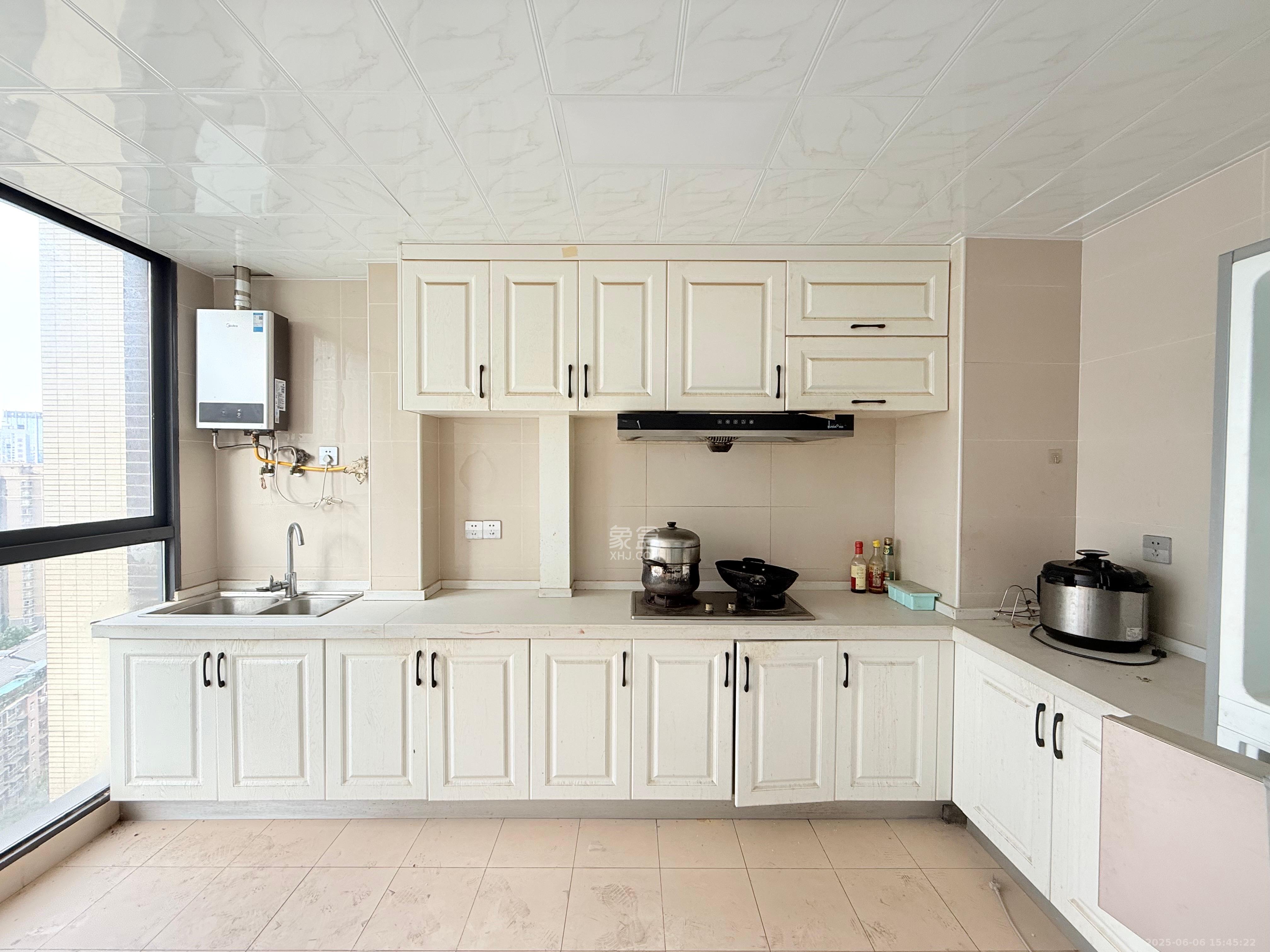 融科东南海  4室2厅2卫    3600.0元/月 融科东南海  4室2厅2卫    3600.0元/月室内图