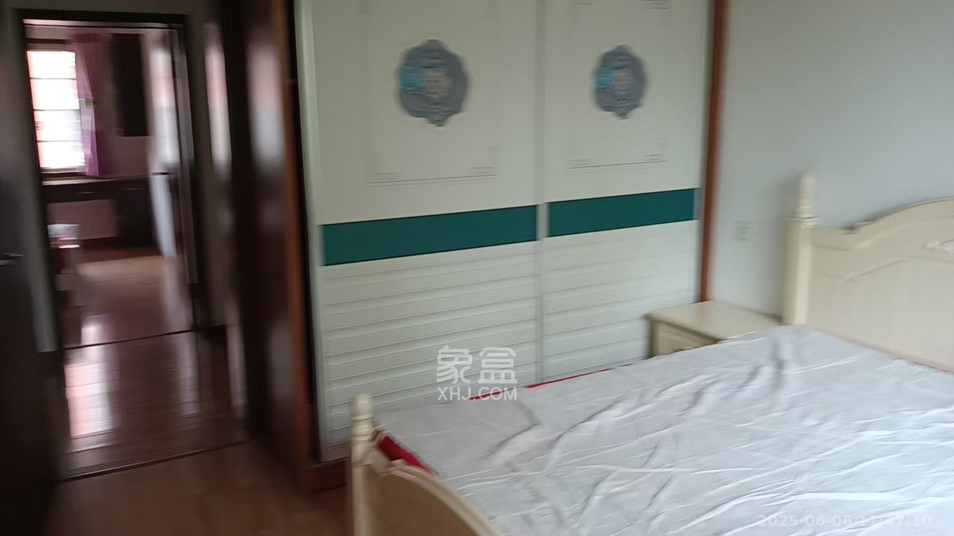 亚华花园  3室2厅2卫   1600.00元/月室内图