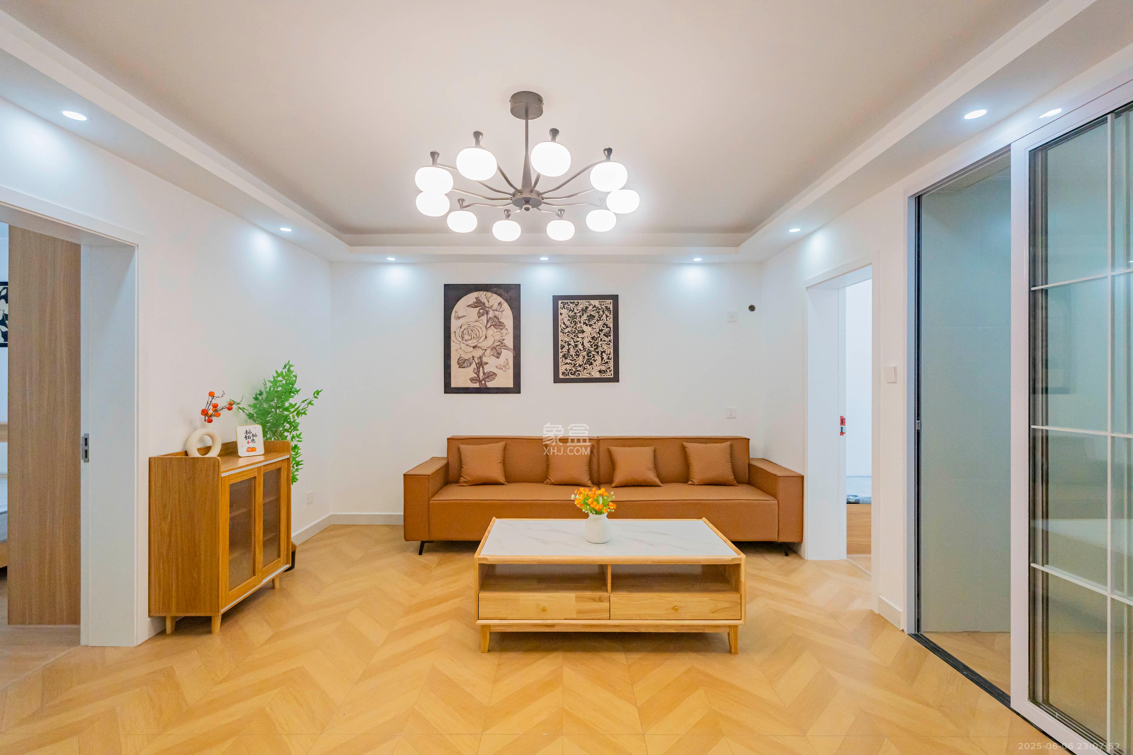 动力南苑 3室1厅1卫 58.0万 动力南苑 3室1厅1卫 58.0万客厅