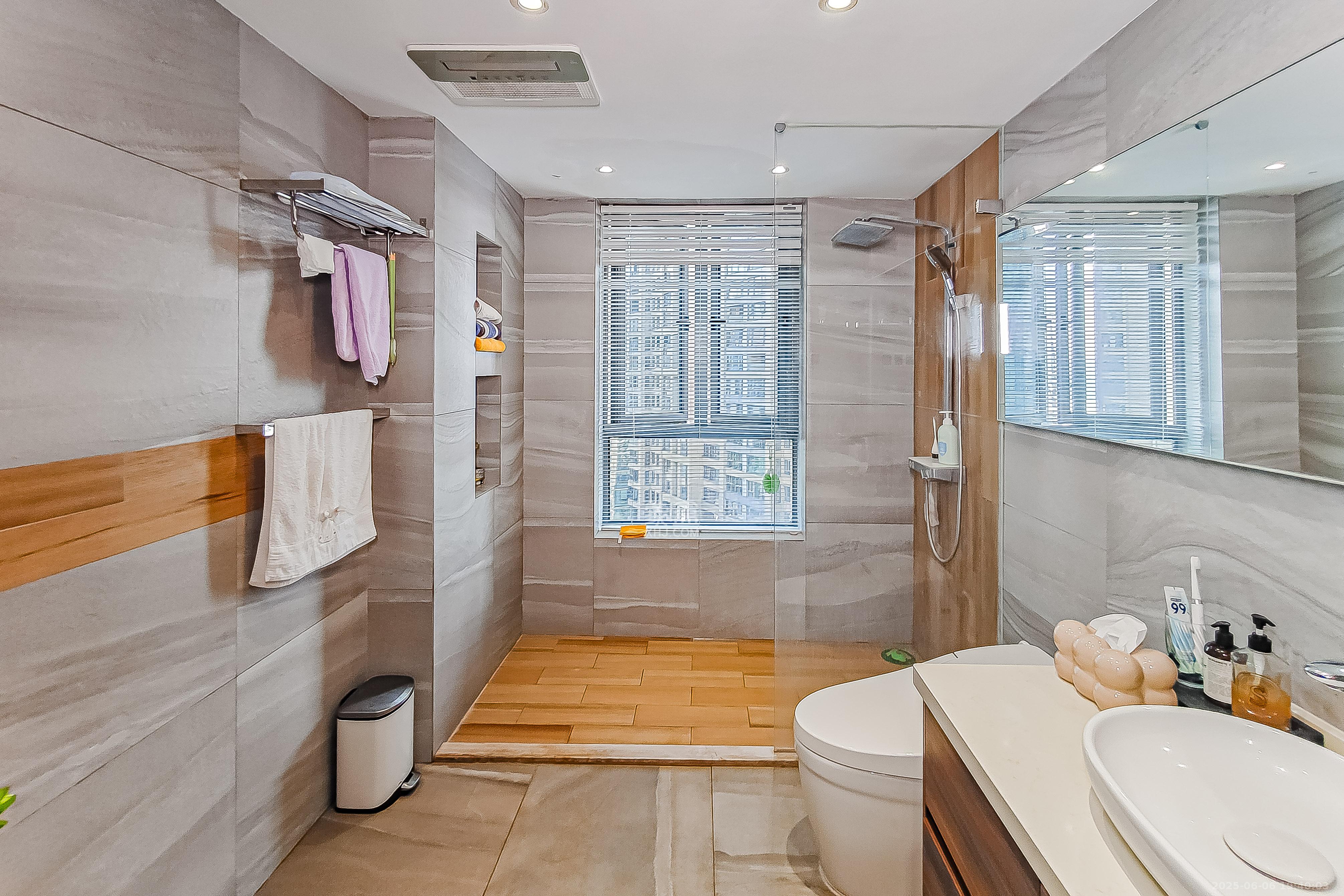 保利国际广场 4室2厅2卫 378.0万 保利国际广场 4室2厅2卫 378.0万卫生间