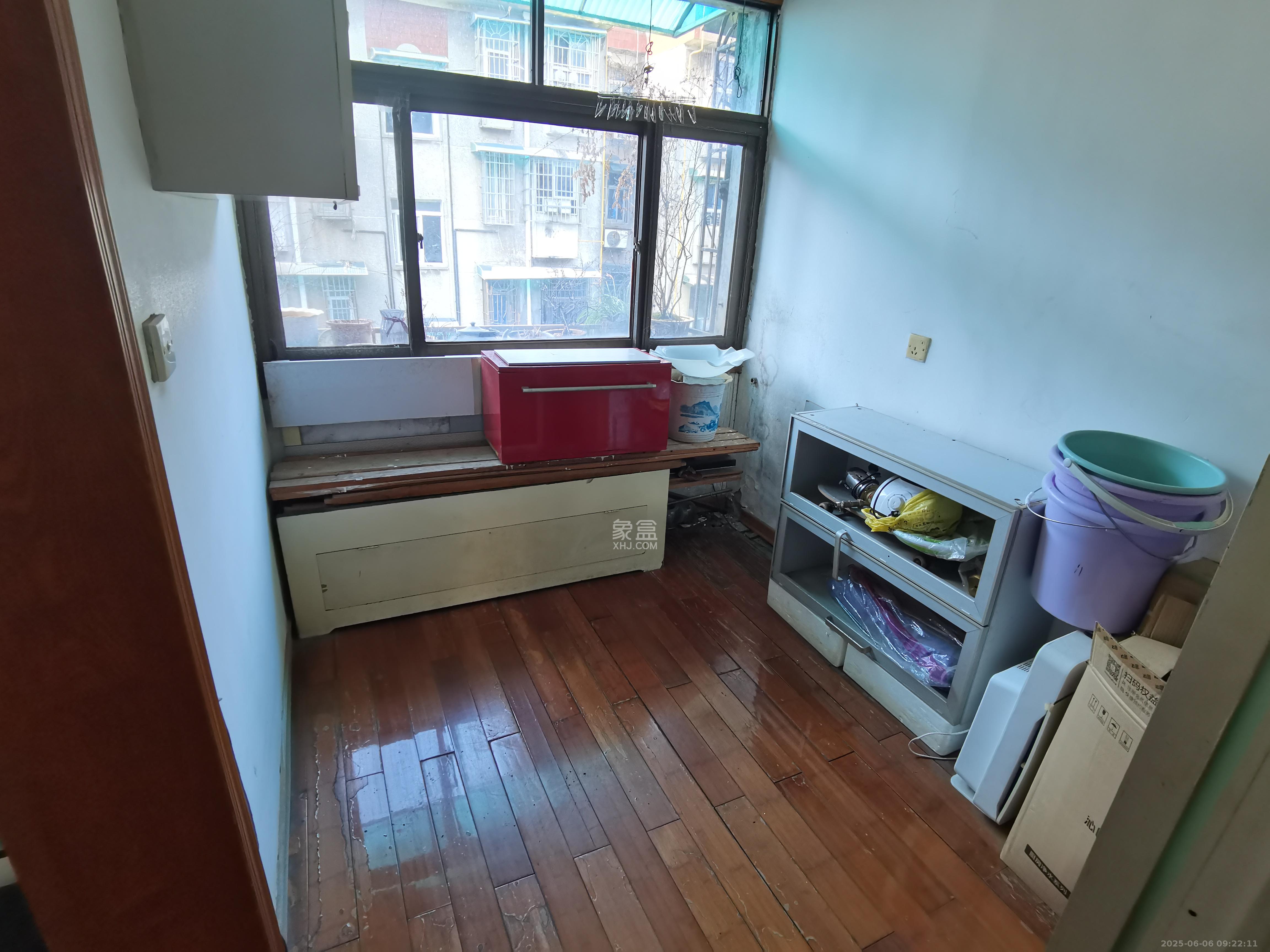 牛婆塘社区  4室2厅1卫   2200.00元/月室内图