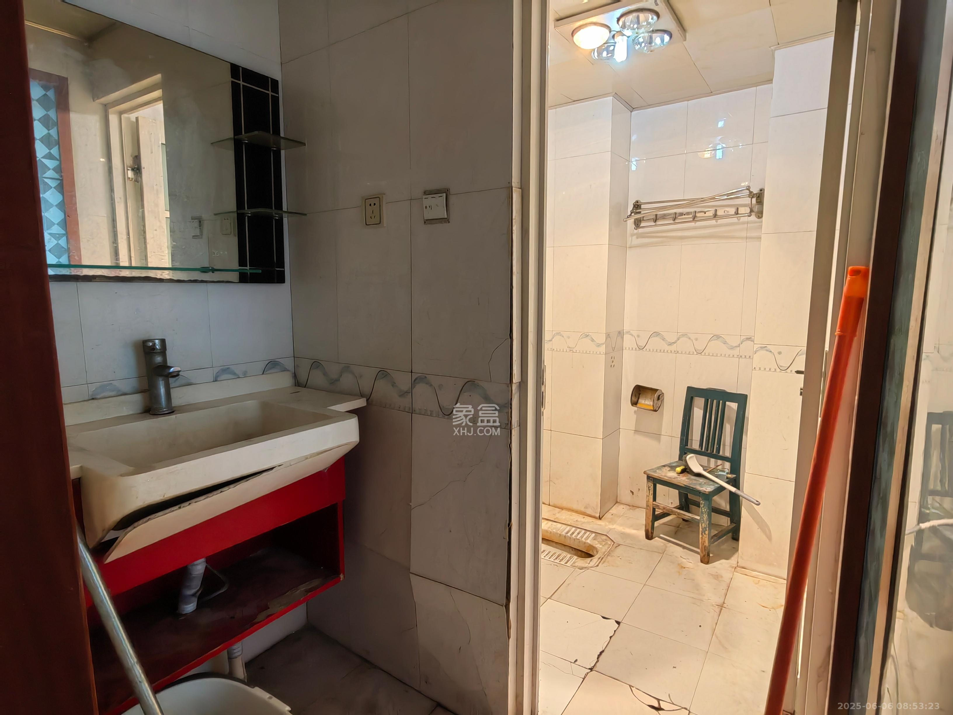 雄踞都市东家 3室2厅2卫 2200.0元/月 雄踞都市东家 3室2厅2卫 2200.0元/月室内图