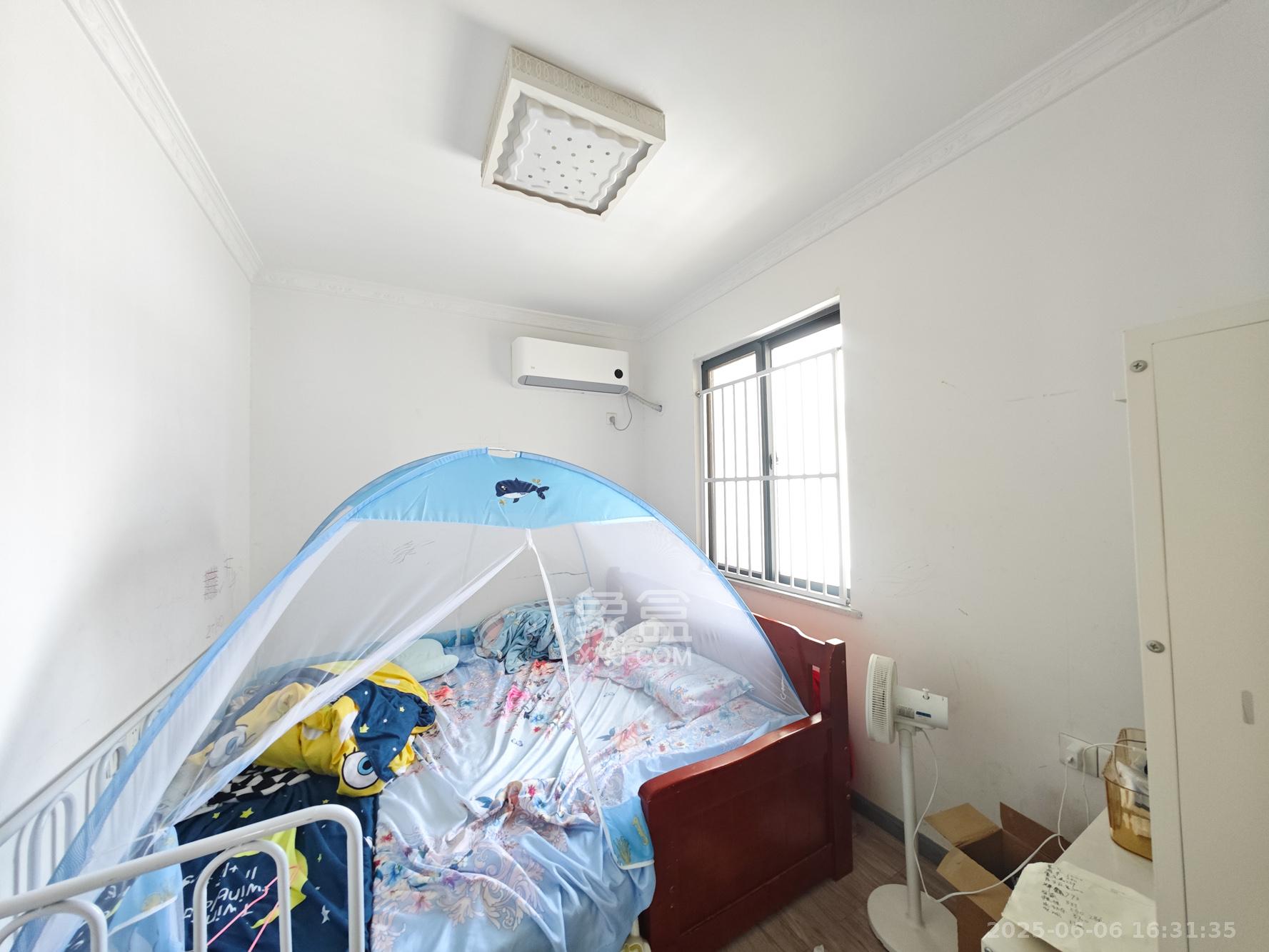 南颐园 4室2厅2卫 79.8万 南颐园 4室2厅2卫 79.8万卧室