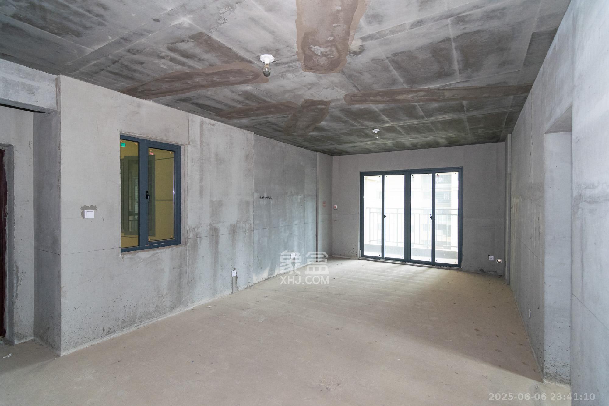 澳海澜庭 3室2厅2卫 85.0万 澳海澜庭 3室2厅2卫 85.0万客厅