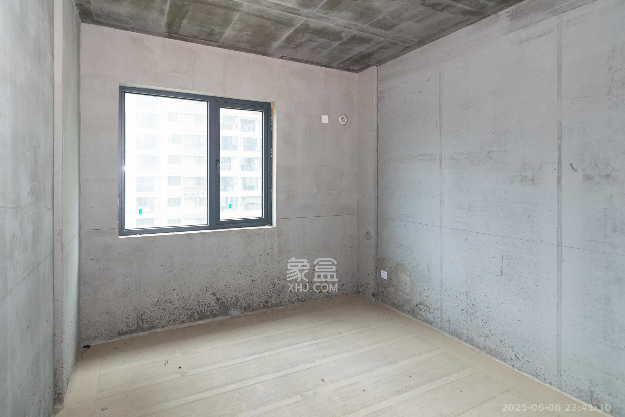 澳海澜庭 3室2厅2卫 85.0万 澳海澜庭 3室2厅2卫 85.0万卧室