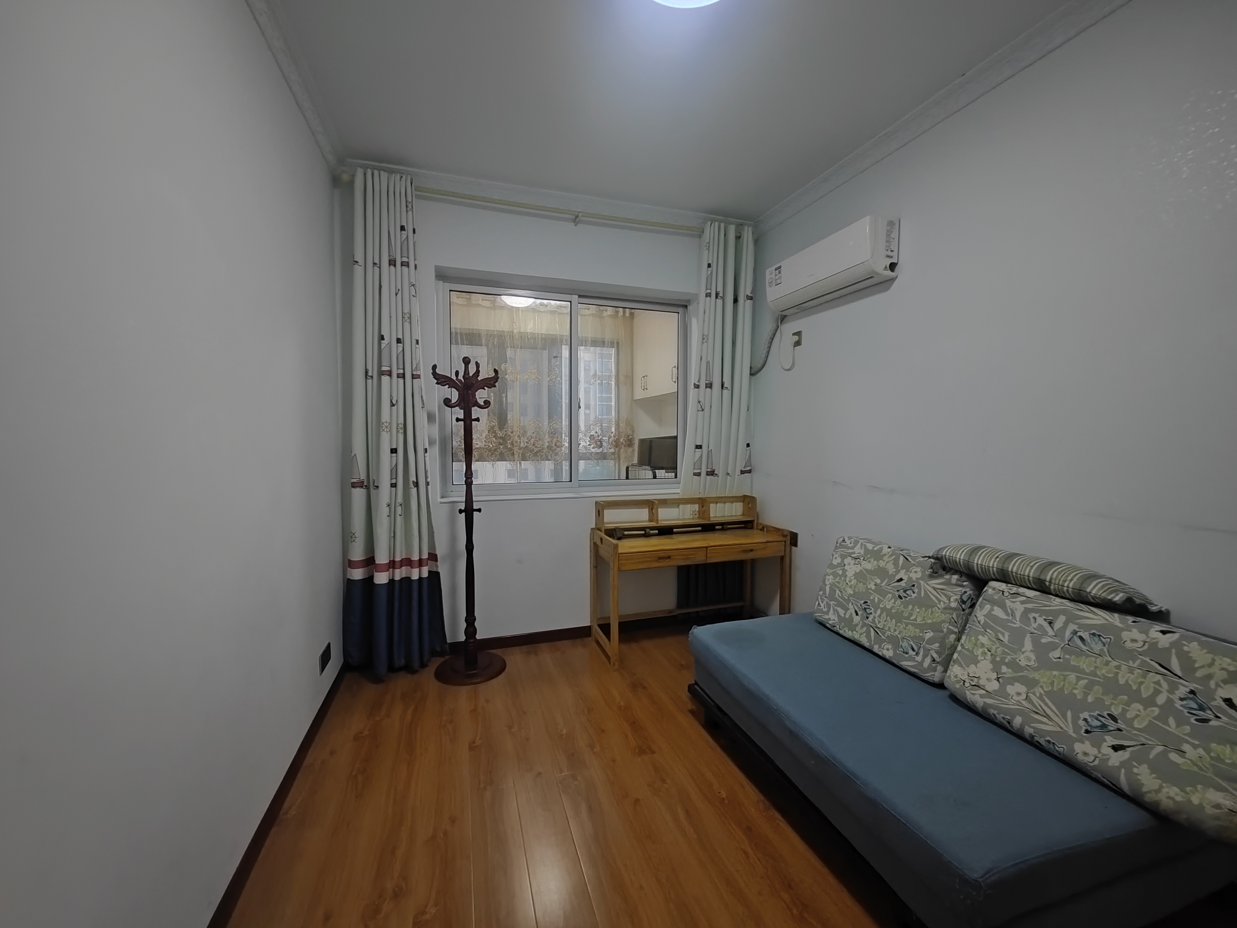 悦江山 4室2厅2卫 85.0万 悦江山 4室2厅2卫 85.0万客厅