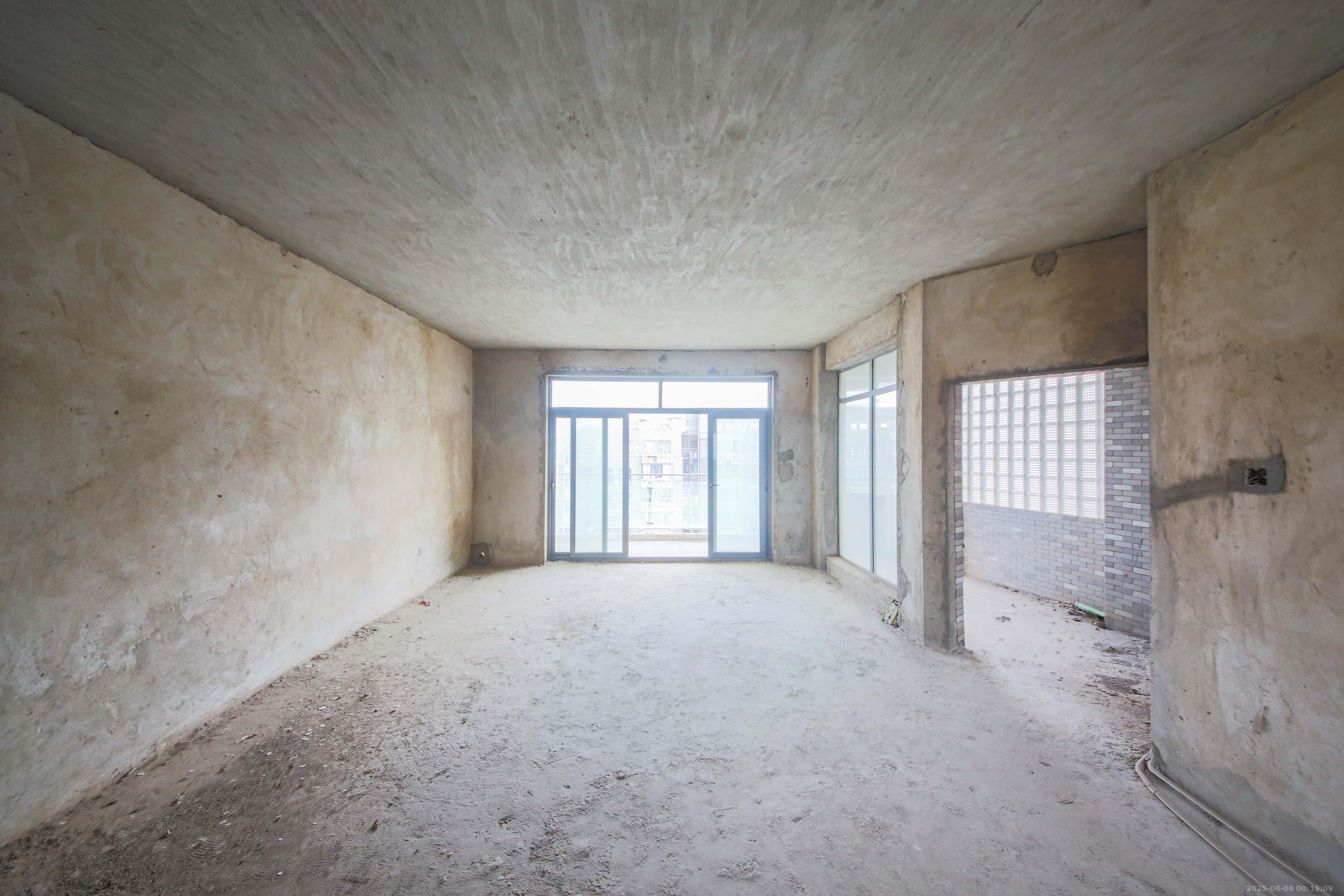 梦网景园 4室2厅2卫 169.8万 梦网景园 4室2厅2卫 169.8万客厅