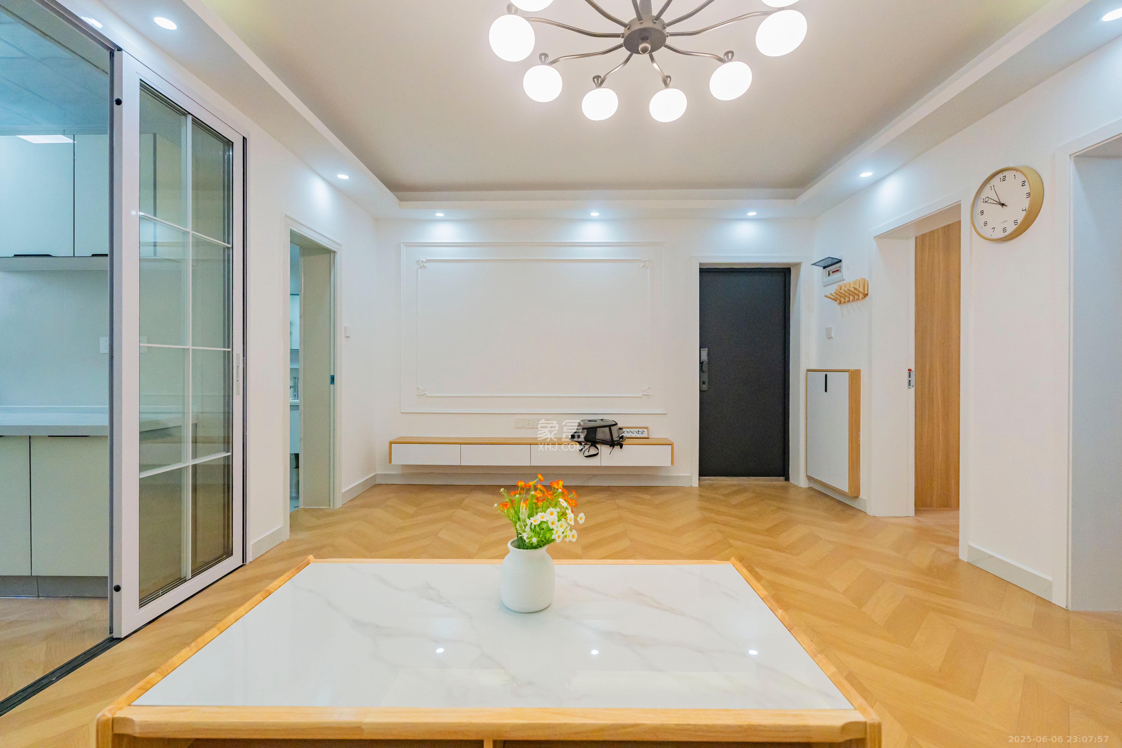 动力南苑 3室1厅1卫 58.0万 动力南苑 3室1厅1卫 58.0万客厅