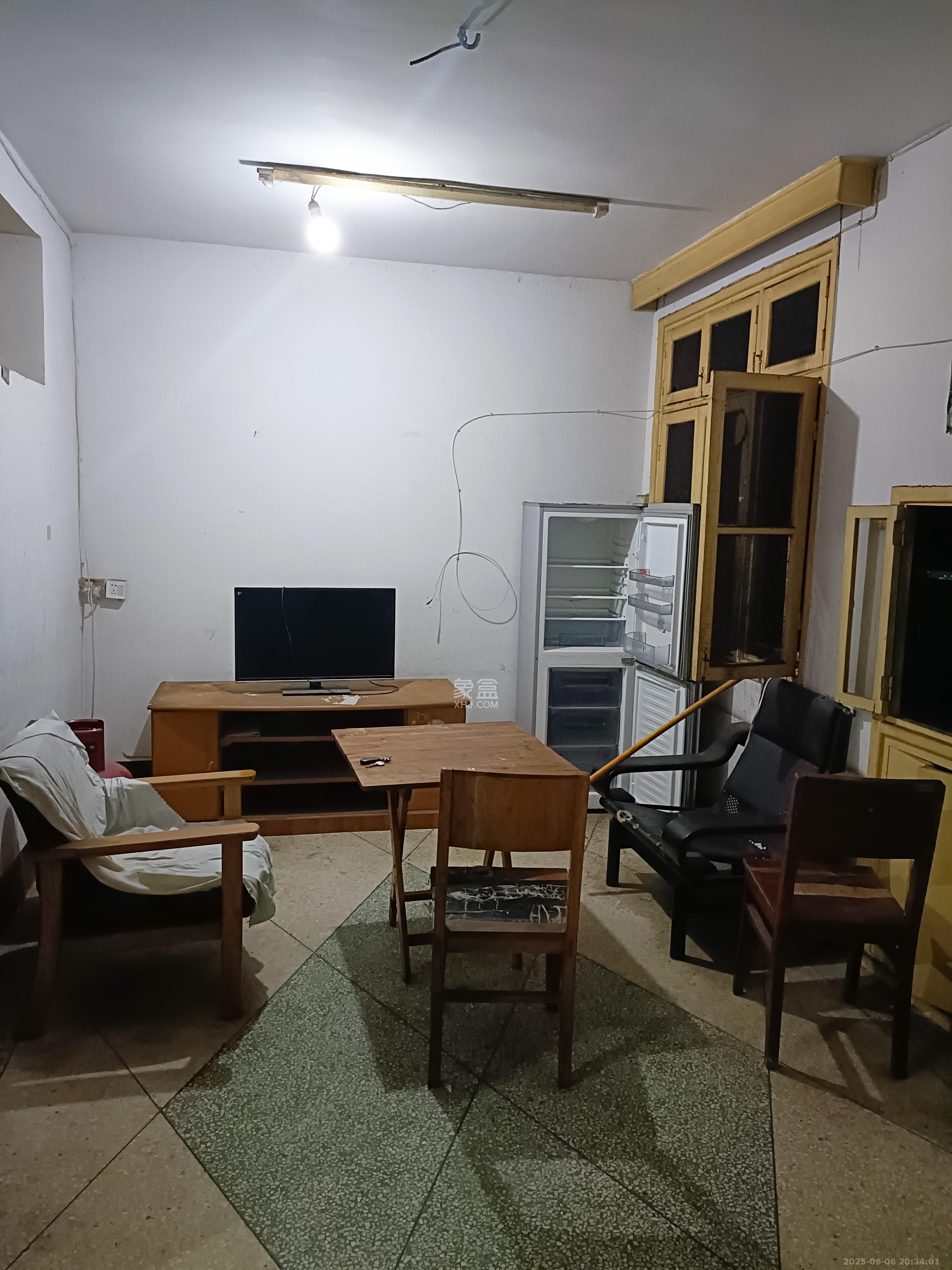 赤岗小区(一二三片) 1室2厅1卫 1000.0元/月 赤岗小区(一二三片) 1室2厅1卫 1000.0元/月室内图