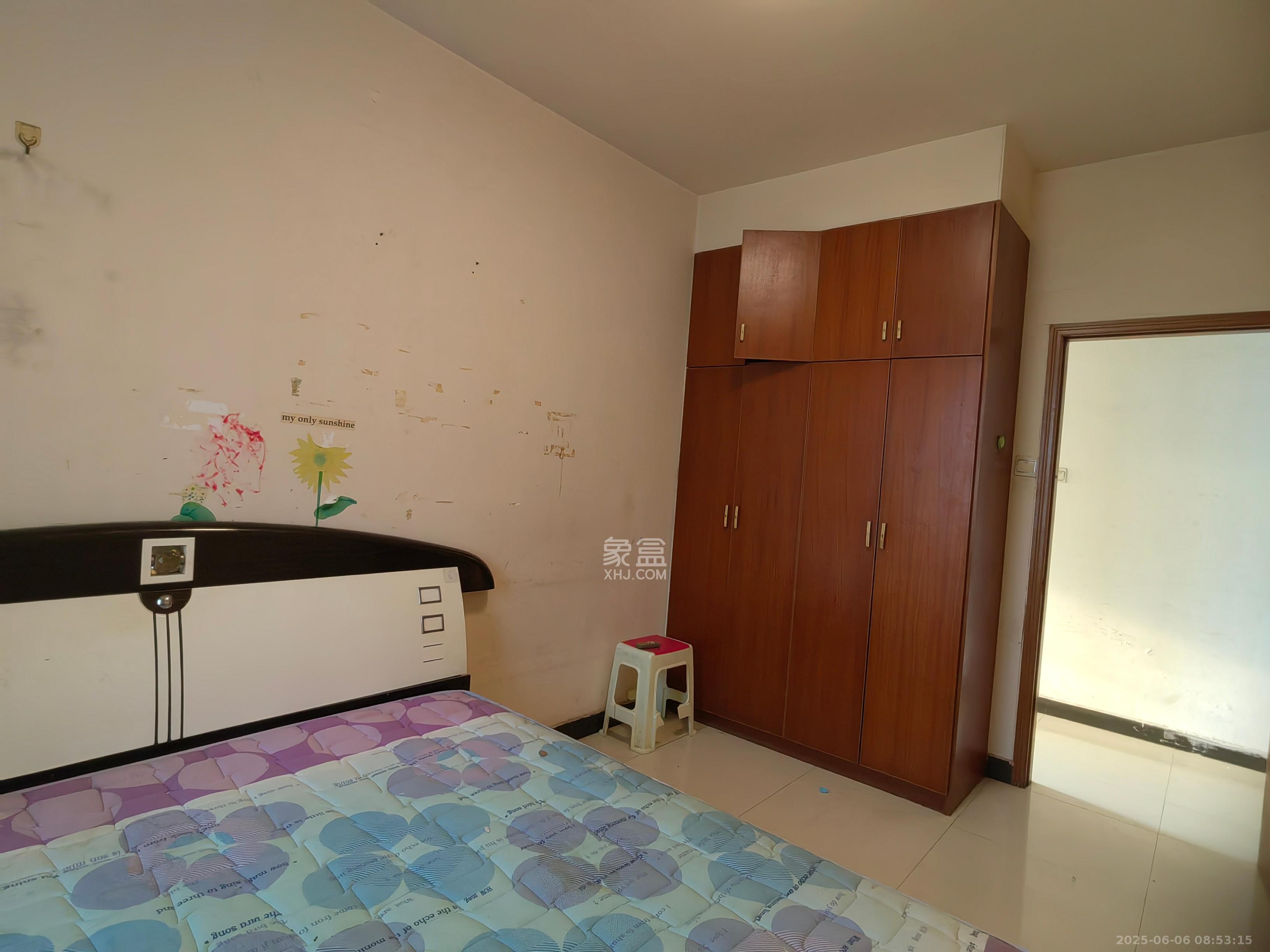 雄踞都市东家 3室2厅2卫 2200.0元/月 雄踞都市东家 3室2厅2卫 2200.0元/月室内图