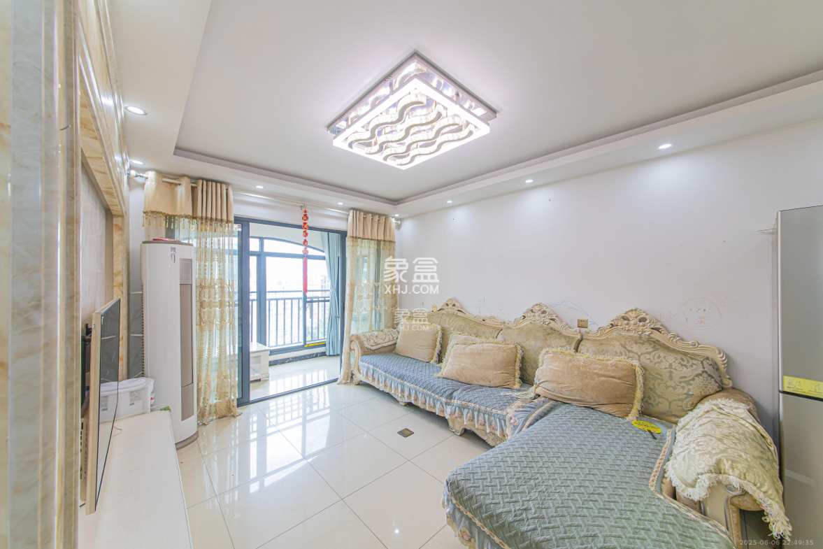 中建芙蓉嘉苑 3室2厅1卫 82.0万 中建芙蓉嘉苑 3室2厅1卫 82.0万客厅