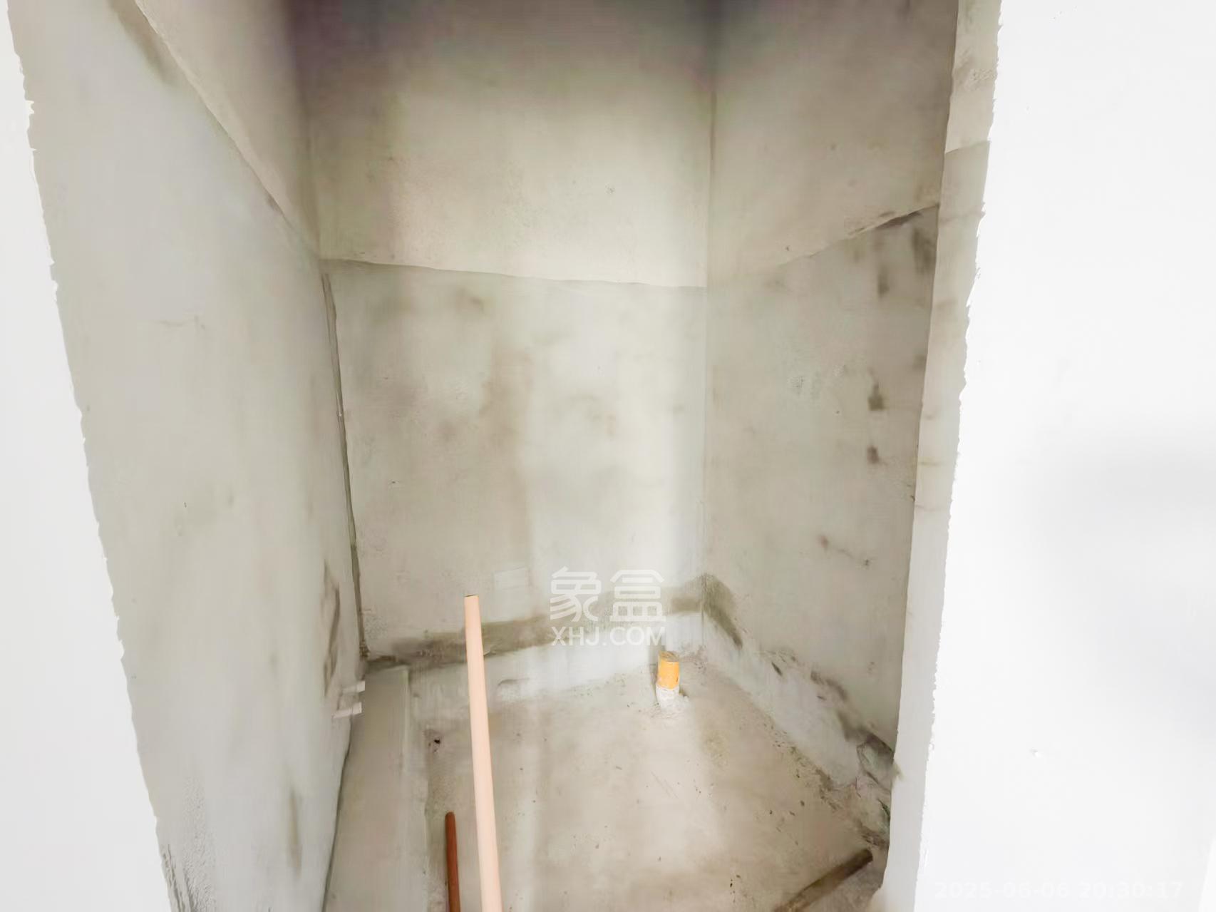 雅居乐依云小镇  5室2厅3卫   268.00万卫生间