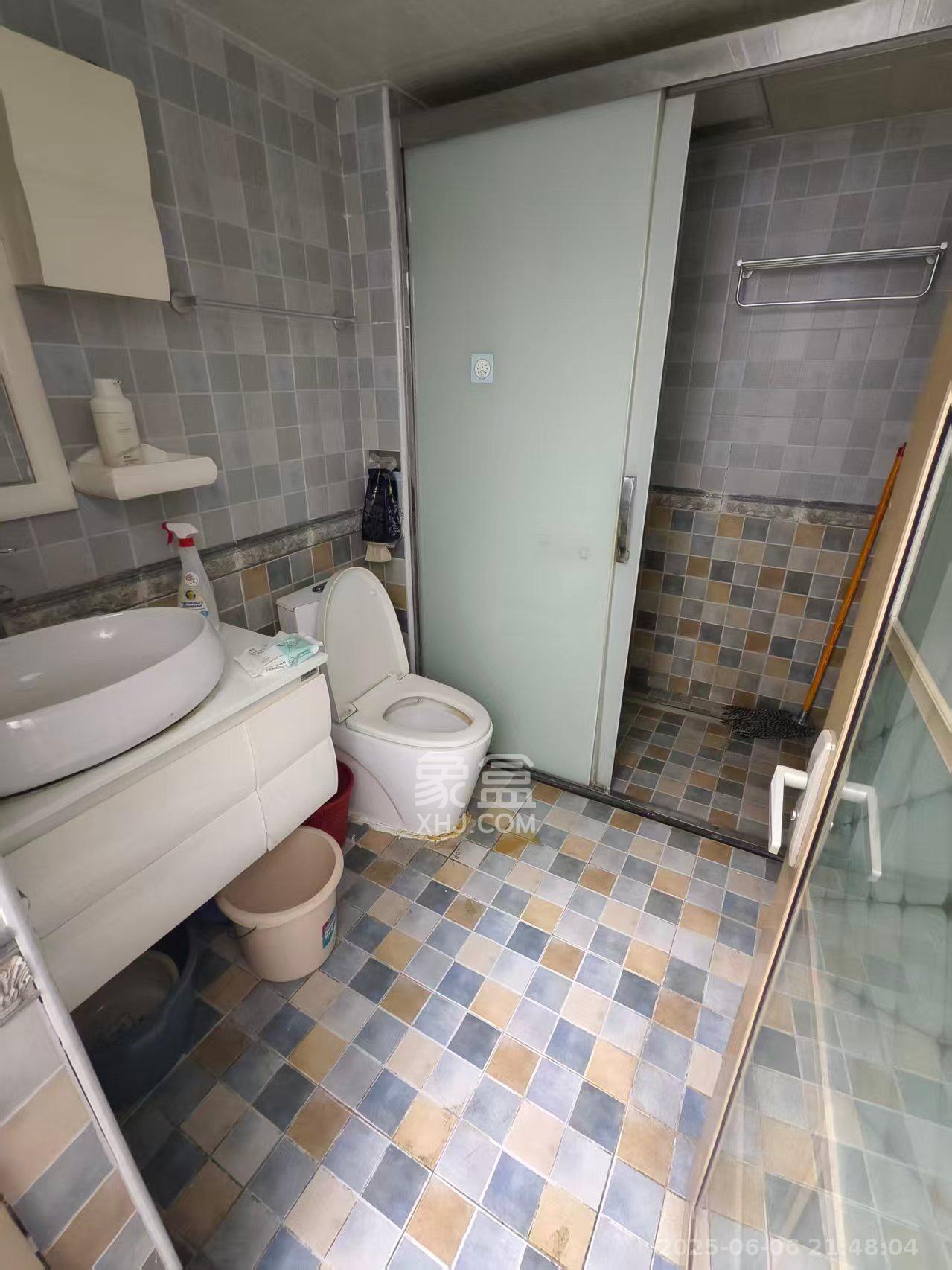 金地三千府(金地湖山樾、金地自在城)  3室2厅1卫    1800.0元/月 金地三千府(金地湖山樾、金地自在城)  3室2厅1卫    1800.0元/月室内图