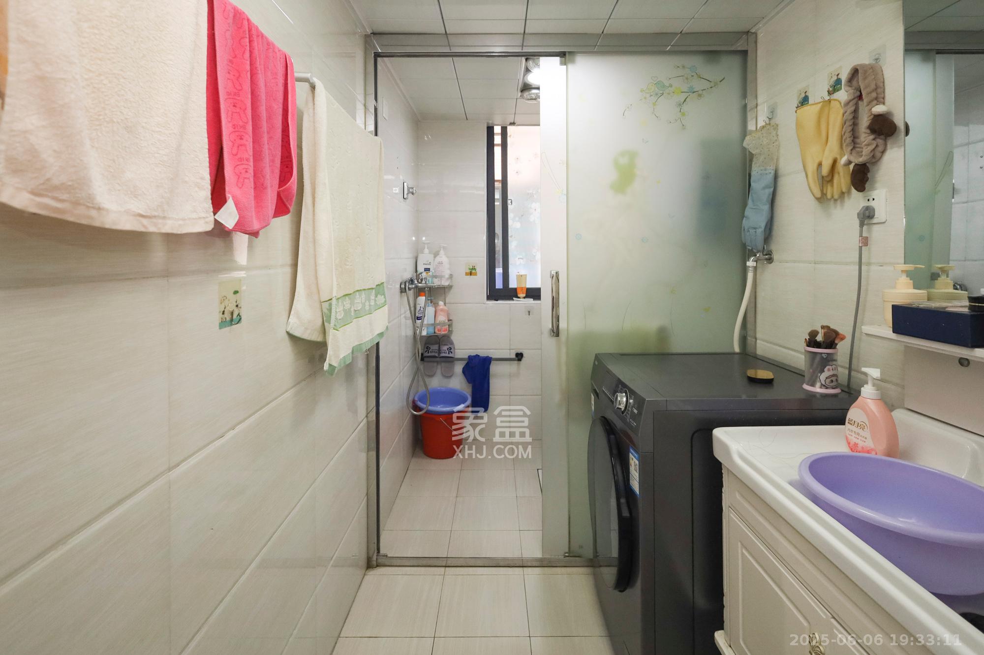 金霞湘绣园  3室2厅1卫    58.8万 金霞湘绣园  3室2厅1卫    58.8万卫生间