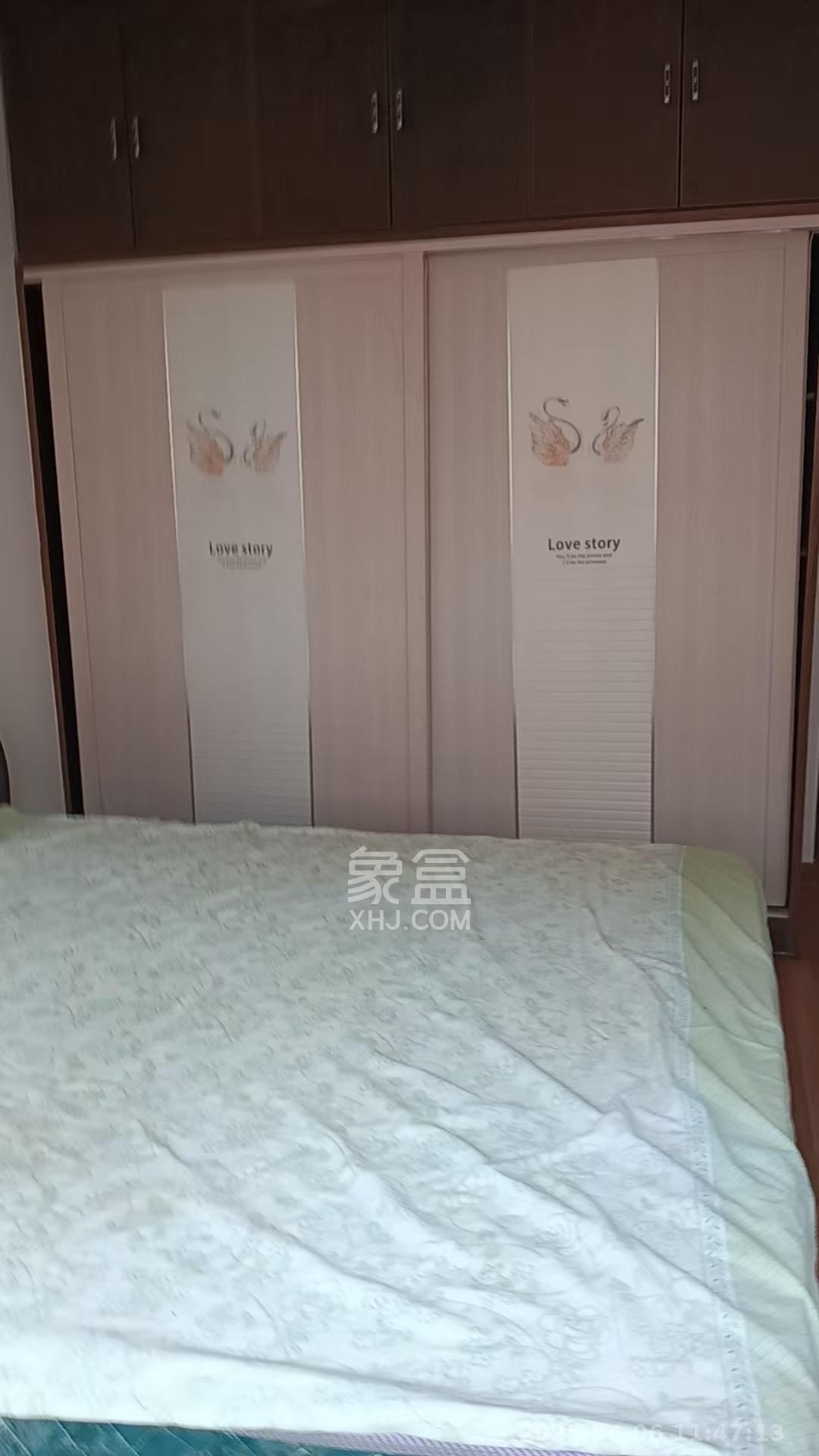亚华花园  3室2厅2卫   1600.00元/月室内图