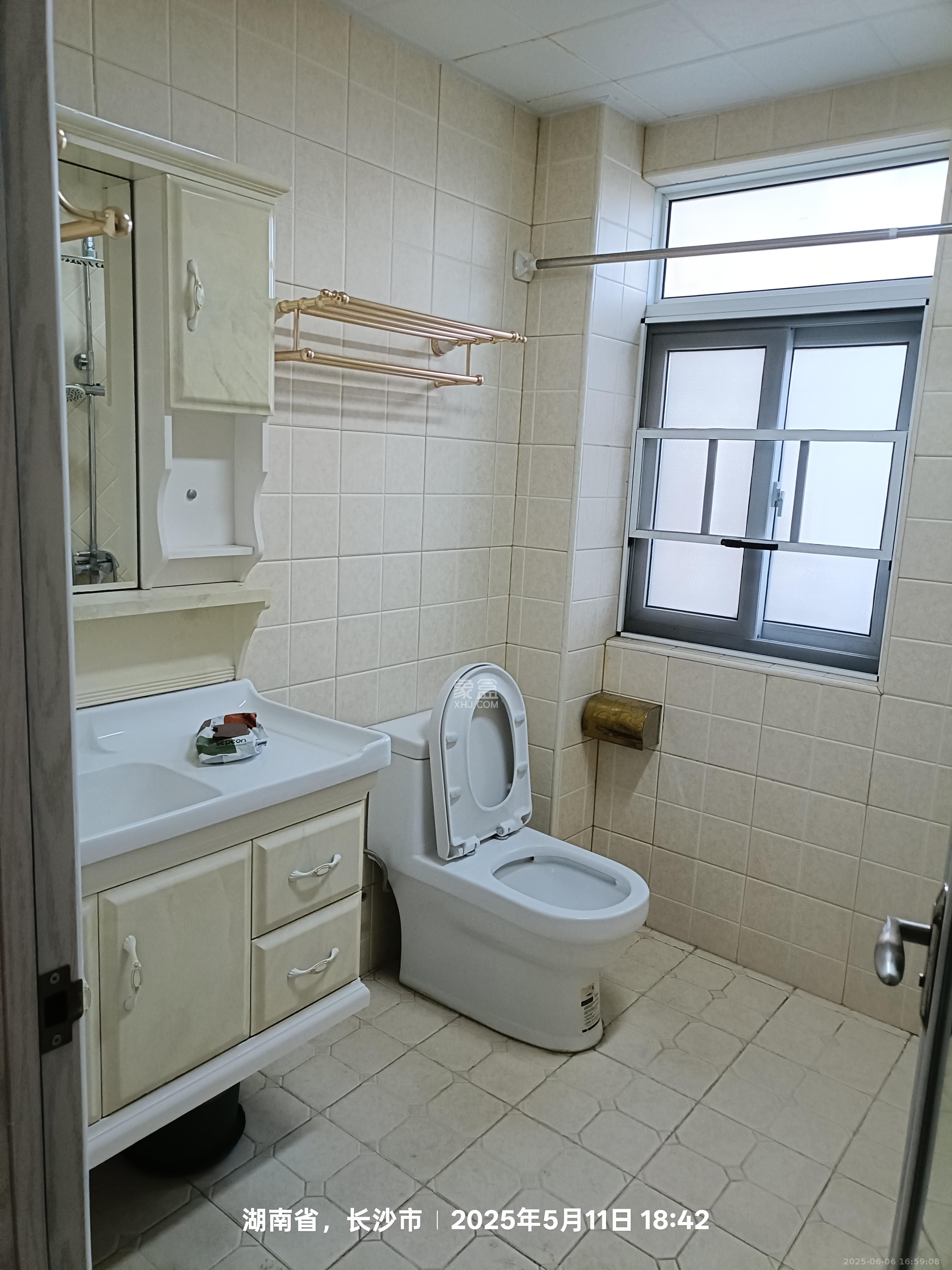 鑫天格林香山  3室2厅2卫    1800.0元/月室内图