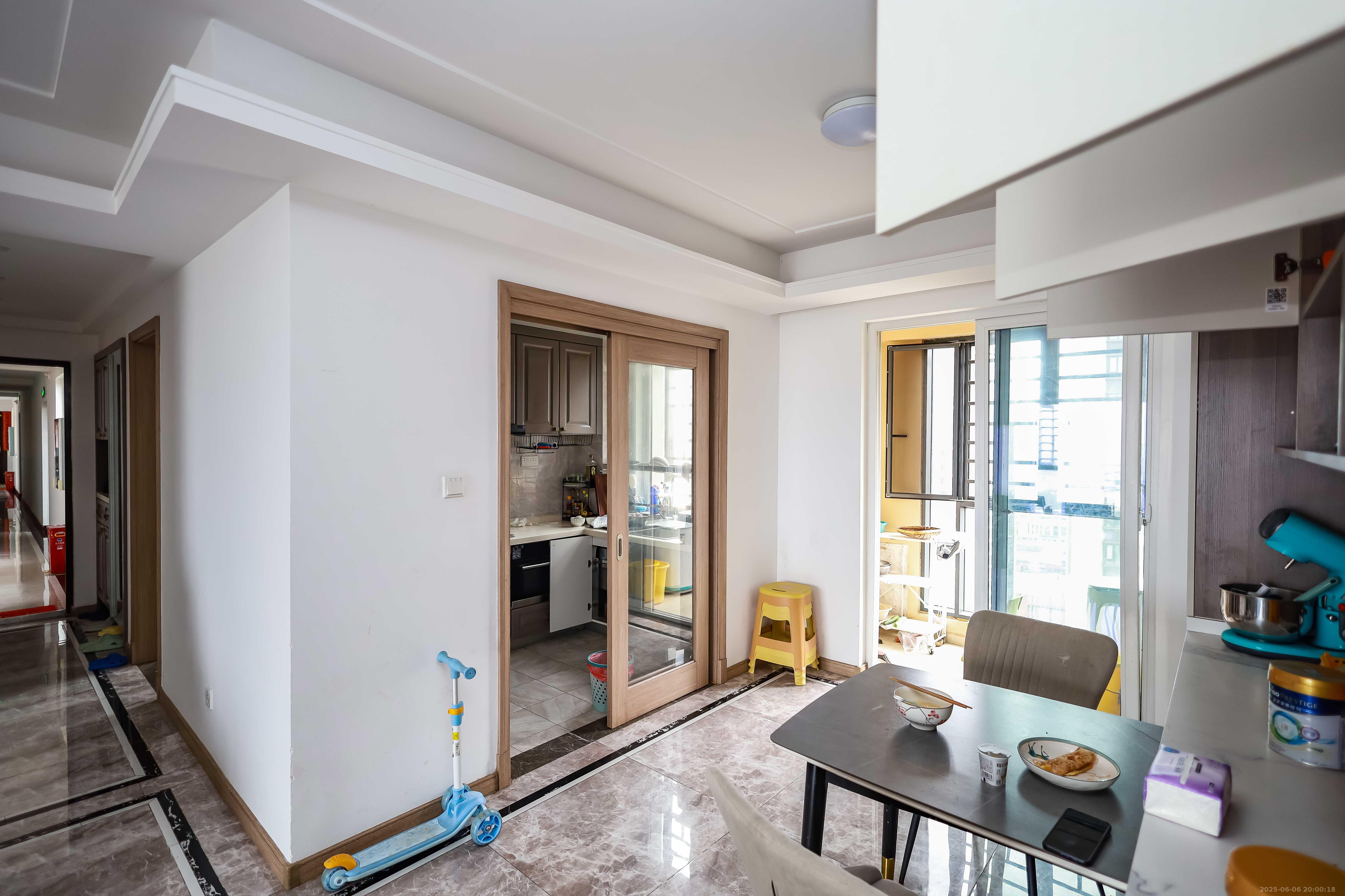 金地中交麓谷香颂(金地中交雅苑) 4室2厅2卫 136.8万 金地中交麓谷香颂(金地中交雅苑) 4室2厅2卫 136.8万客厅