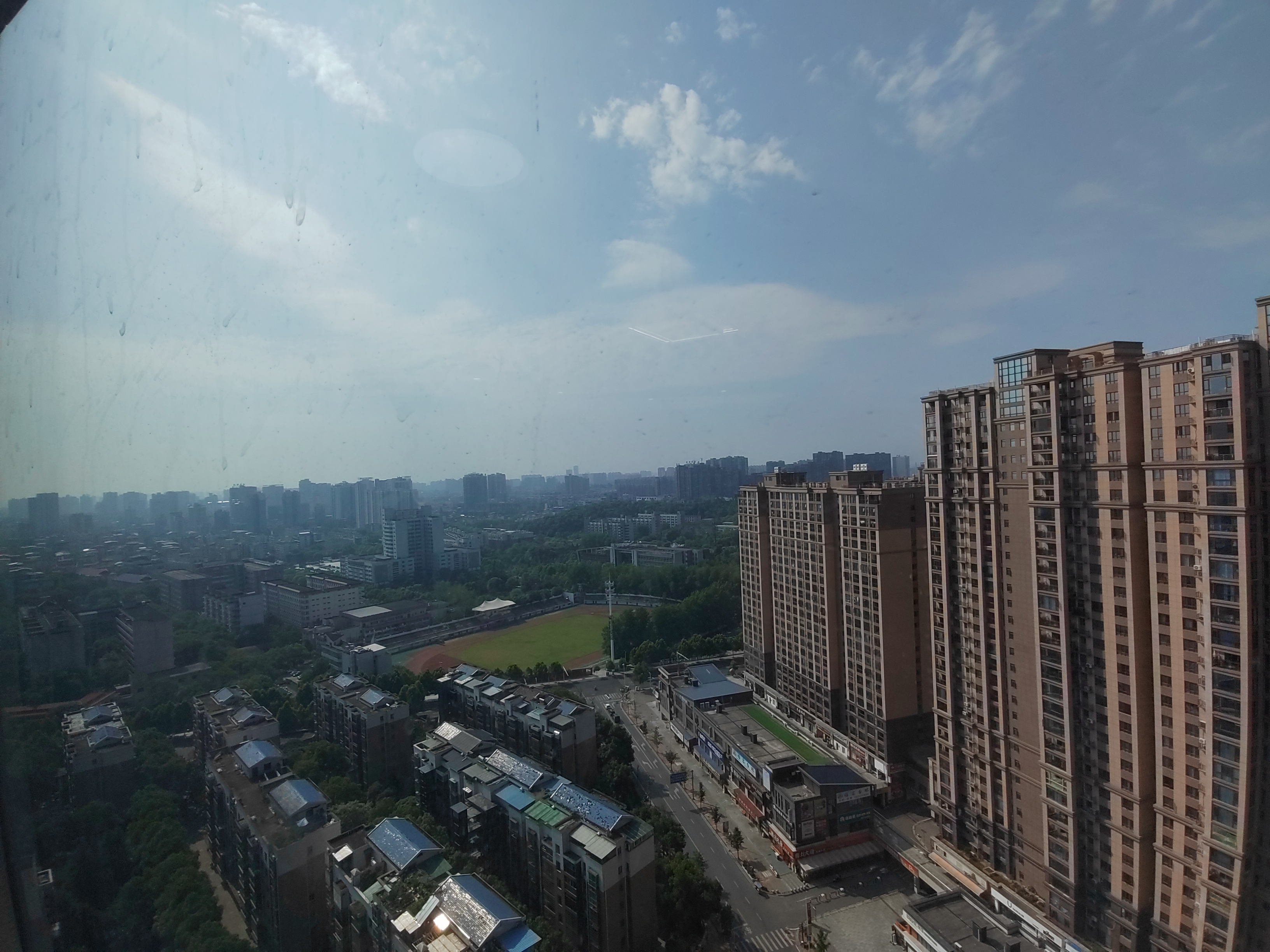 融冠乐城  4室2厅2卫    91.0万客厅