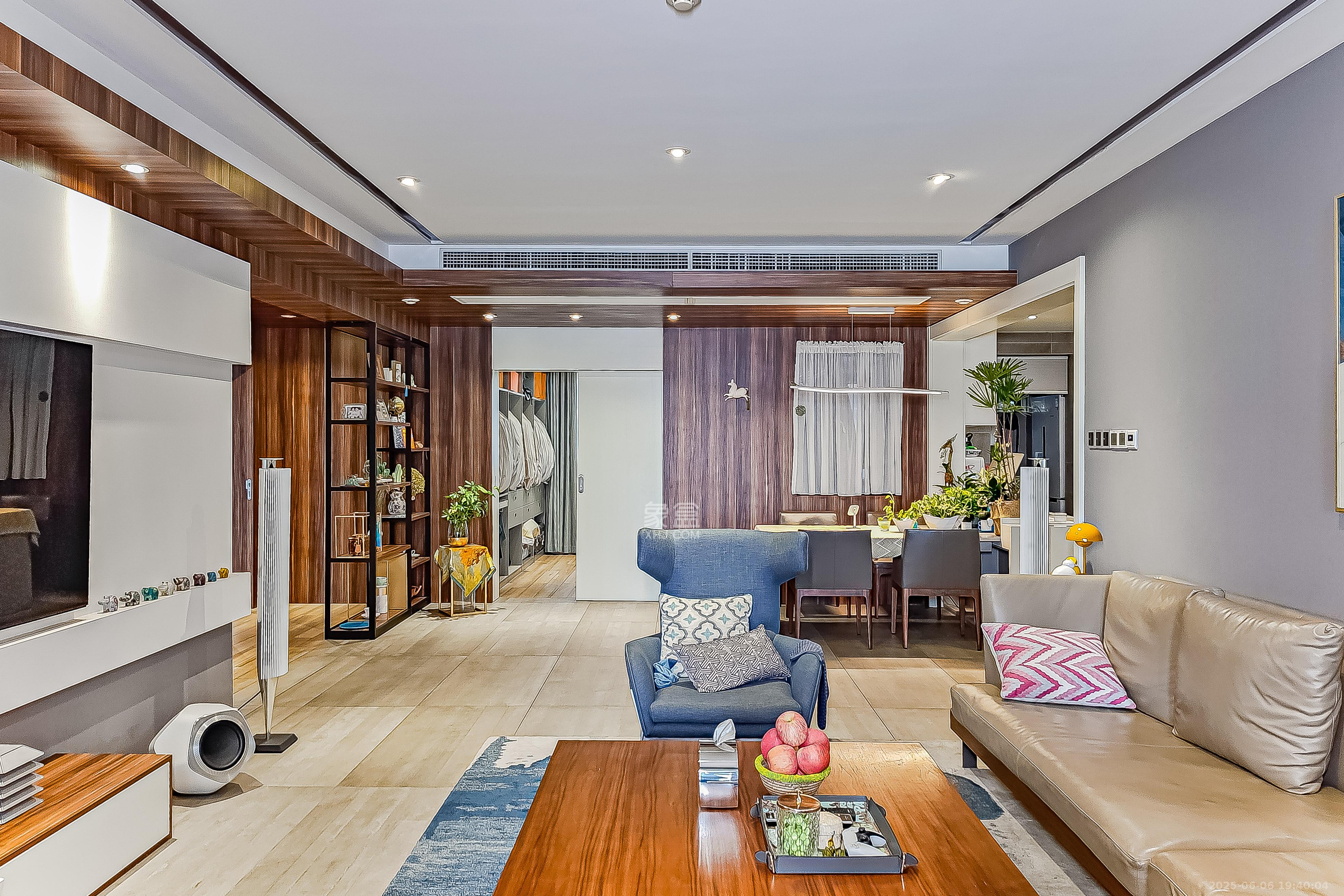 保利国际广场 4室2厅2卫 378.0万 保利国际广场 4室2厅2卫 378.0万客厅