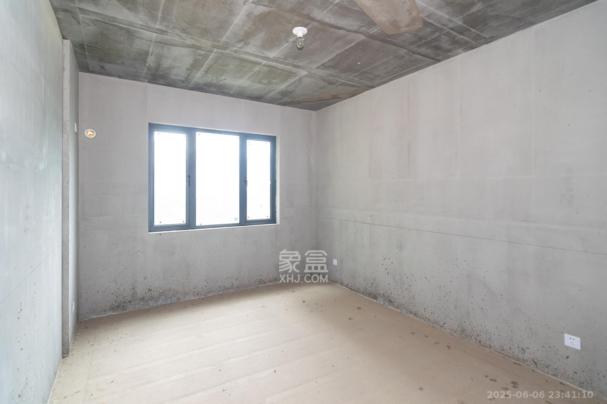 澳海澜庭 3室2厅2卫 85.0万 澳海澜庭 3室2厅2卫 85.0万卧室