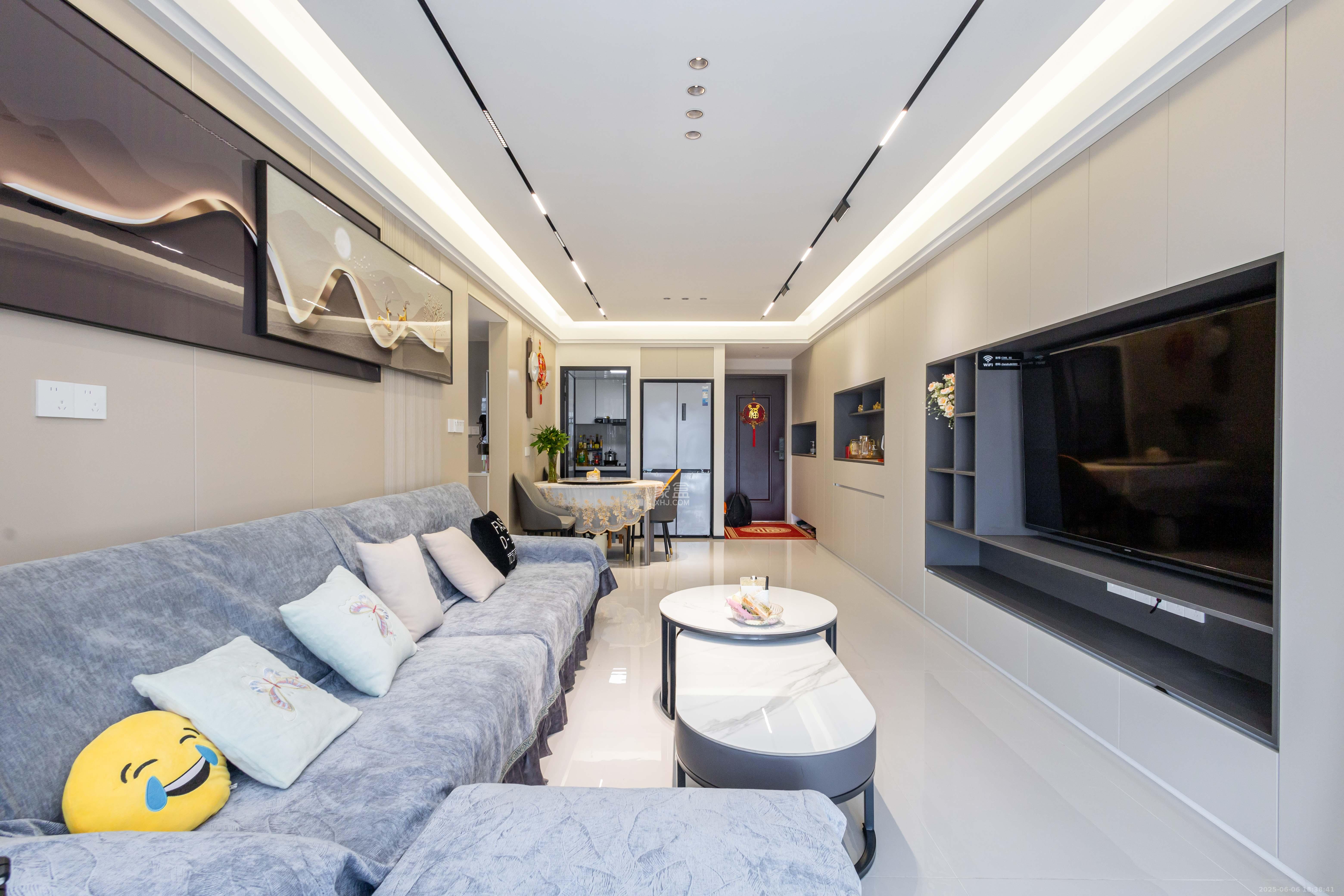 新城朗隽大都会 3室2厅2卫 85.8万 新城朗隽大都会 3室2厅2卫 85.8万客厅