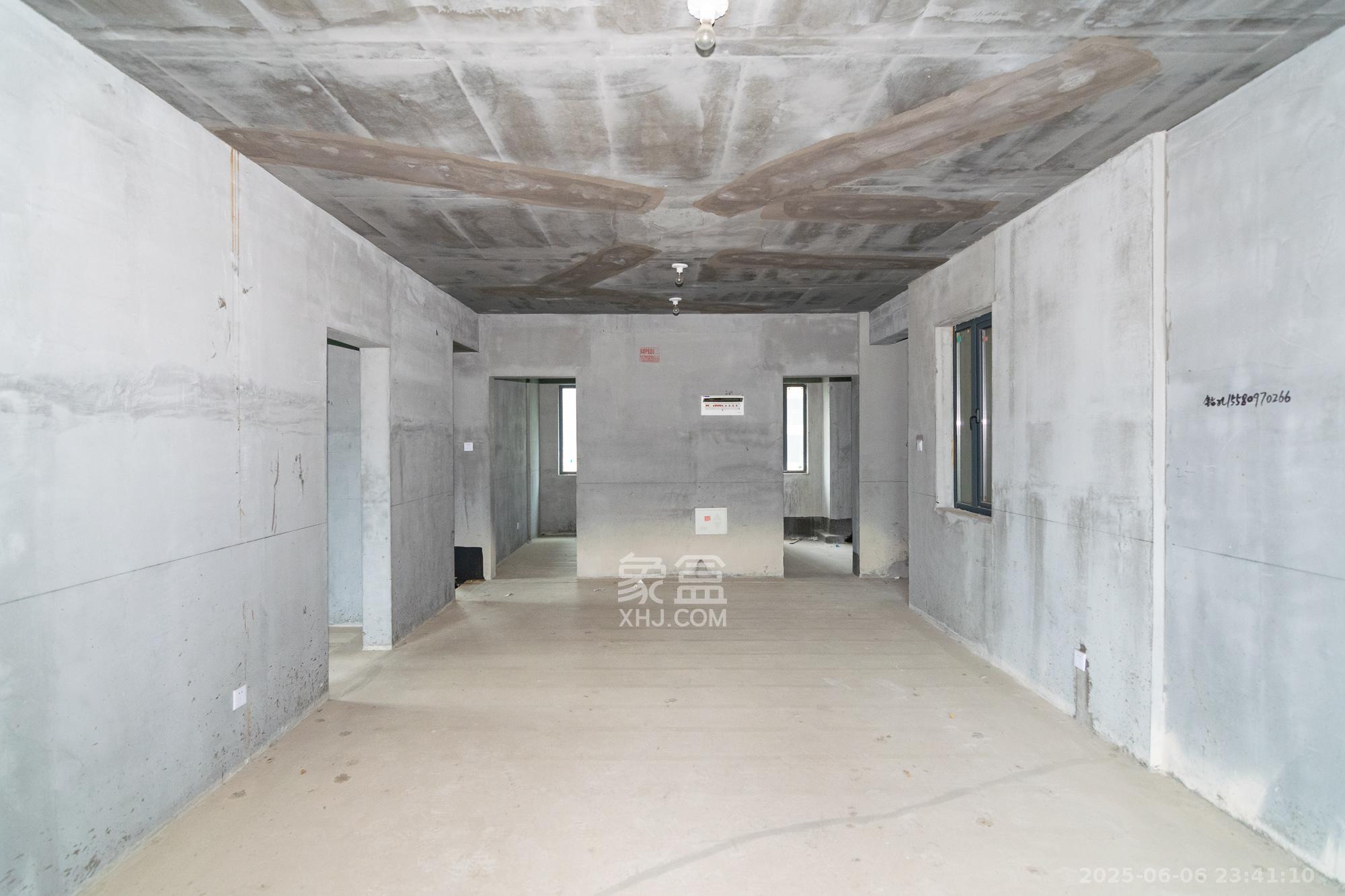 澳海澜庭 3室2厅2卫 85.0万 澳海澜庭 3室2厅2卫 85.0万客厅