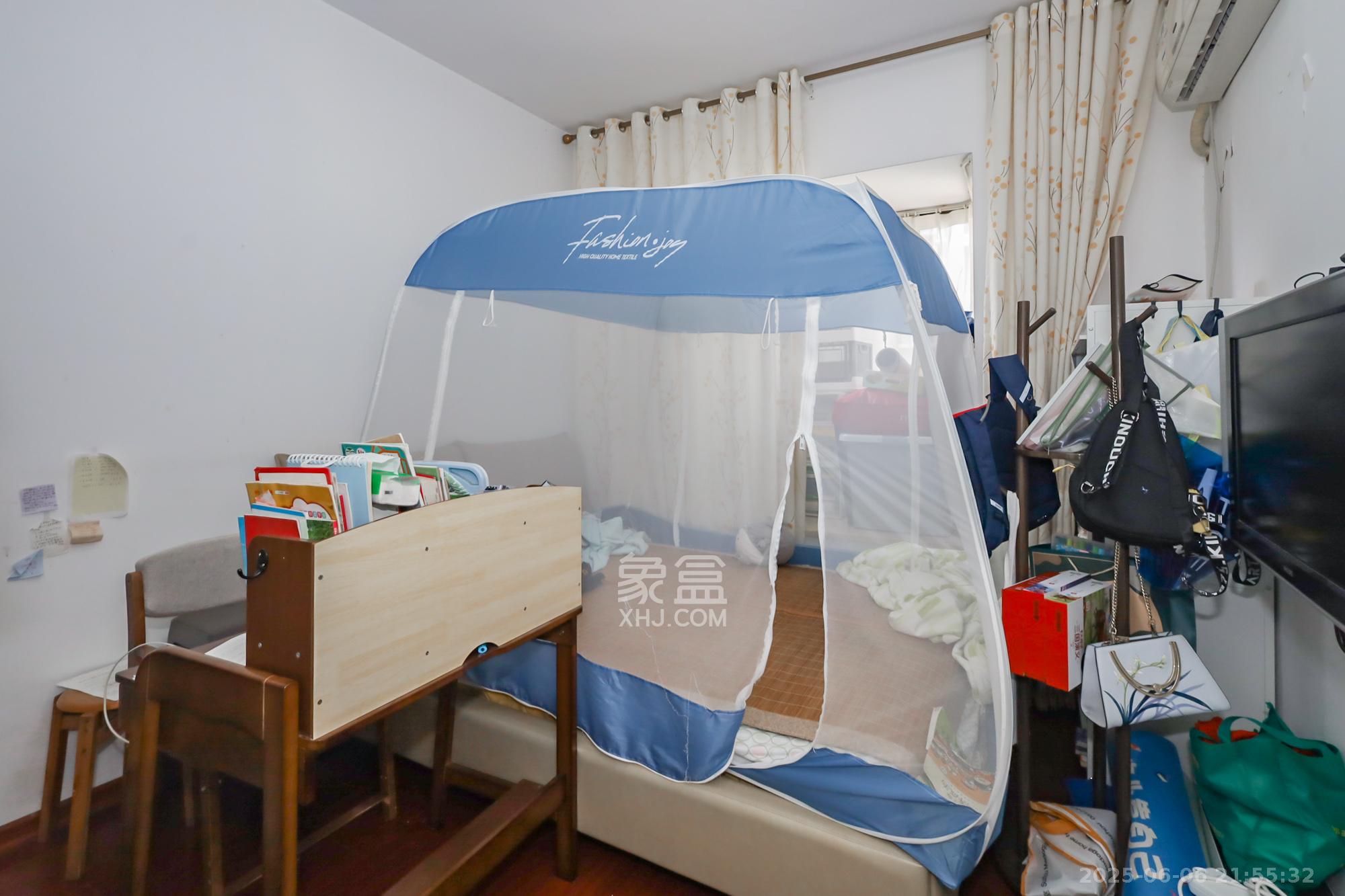 西岸润泽府 3室2厅2卫 125.0万 西岸润泽府 3室2厅2卫 125.0万卧室