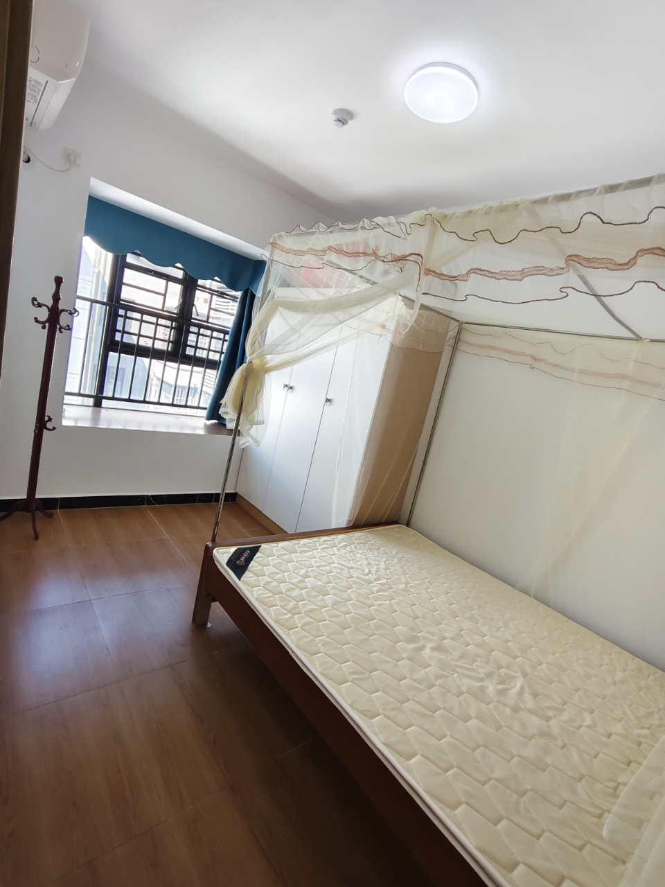 坡博家园三区  3室2厅1卫    110.0万客厅