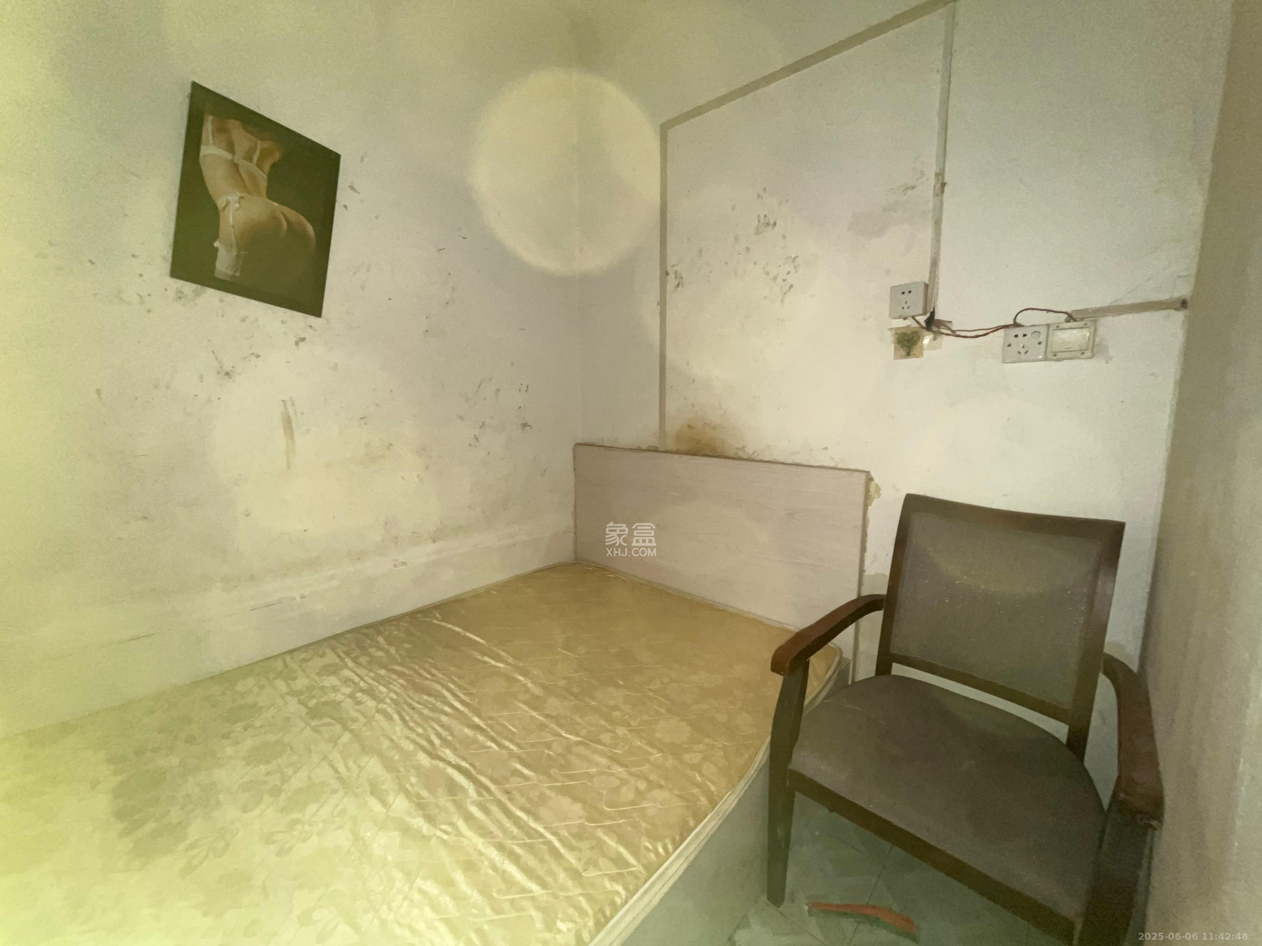 红旗区三片 2室1厅1卫 1500.0元/月 红旗区三片 2室1厅1卫 1500.0元/月室内图