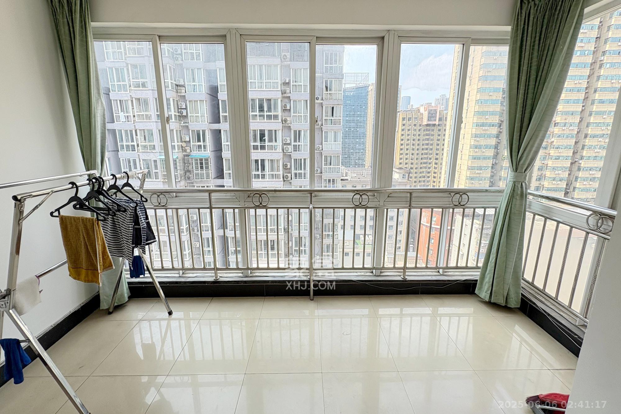 五一华府 4室2厅2卫 168.0万 五一华府 4室2厅2卫 168.0万阳台