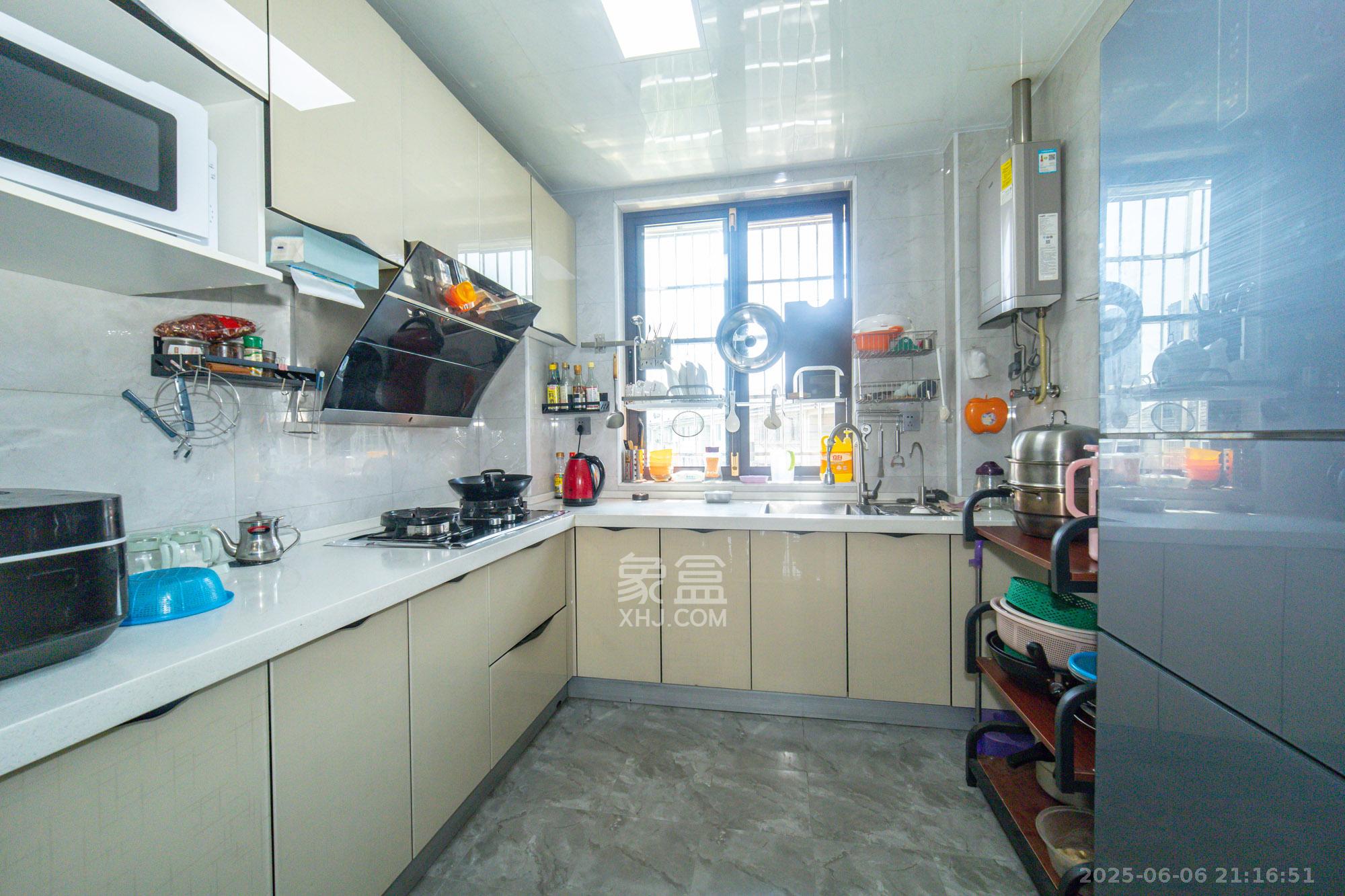 大众传媒教师公寓 2室2厅2卫 60.0万 大众传媒教师公寓 2室2厅2卫 60.0万厨房