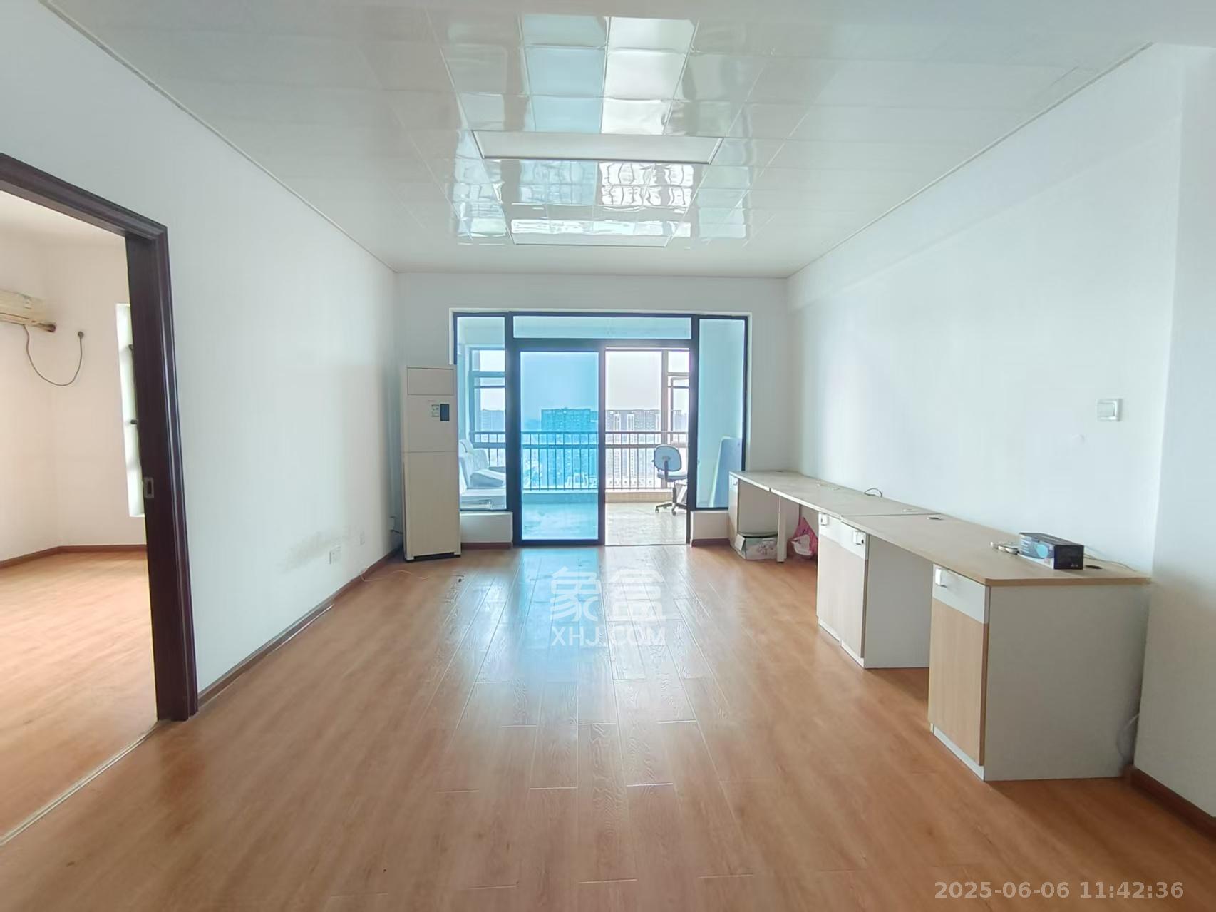 BOBO天下城(CTA财富中心)  2室2厅1卫    2700.0元/月 BOBO天下城(CTA财富中心)  2室2厅1卫    2700.0元/月