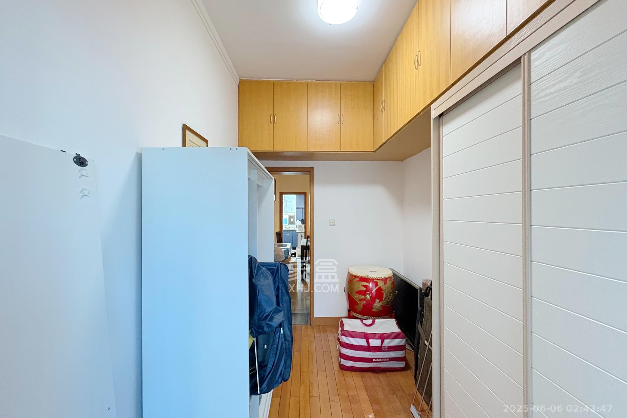 安全厅宿舍阳光小区(湘湖渔场阳光小区) 4室2厅2卫 125.0万 安全厅宿舍阳光小区(湘湖渔场阳光小区) 4室2厅2卫 125.0万卧室