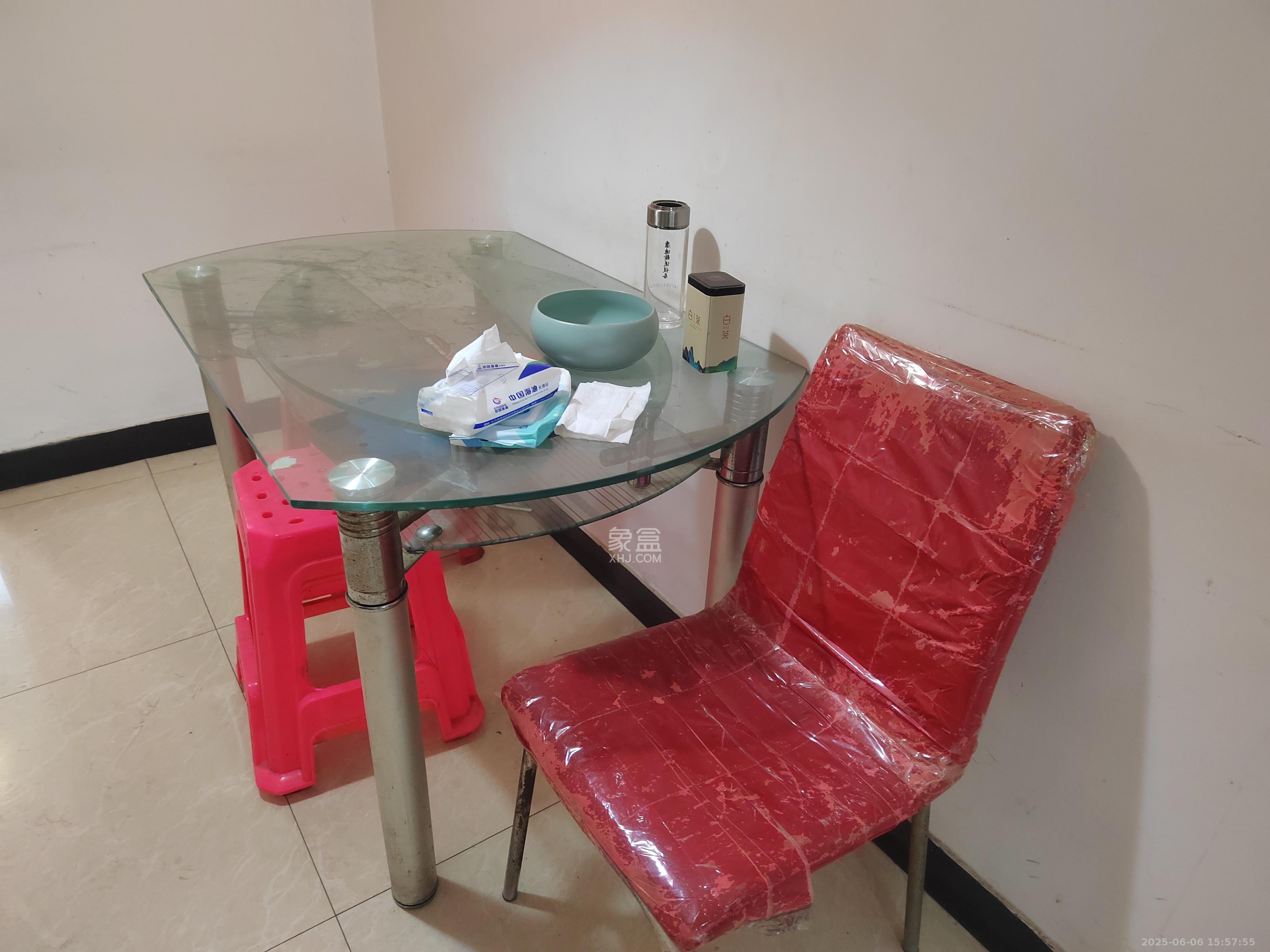 鄱阳小区  2室2厅1卫    1400.0元/月 鄱阳小区  2室2厅1卫    1400.0元/月室内图