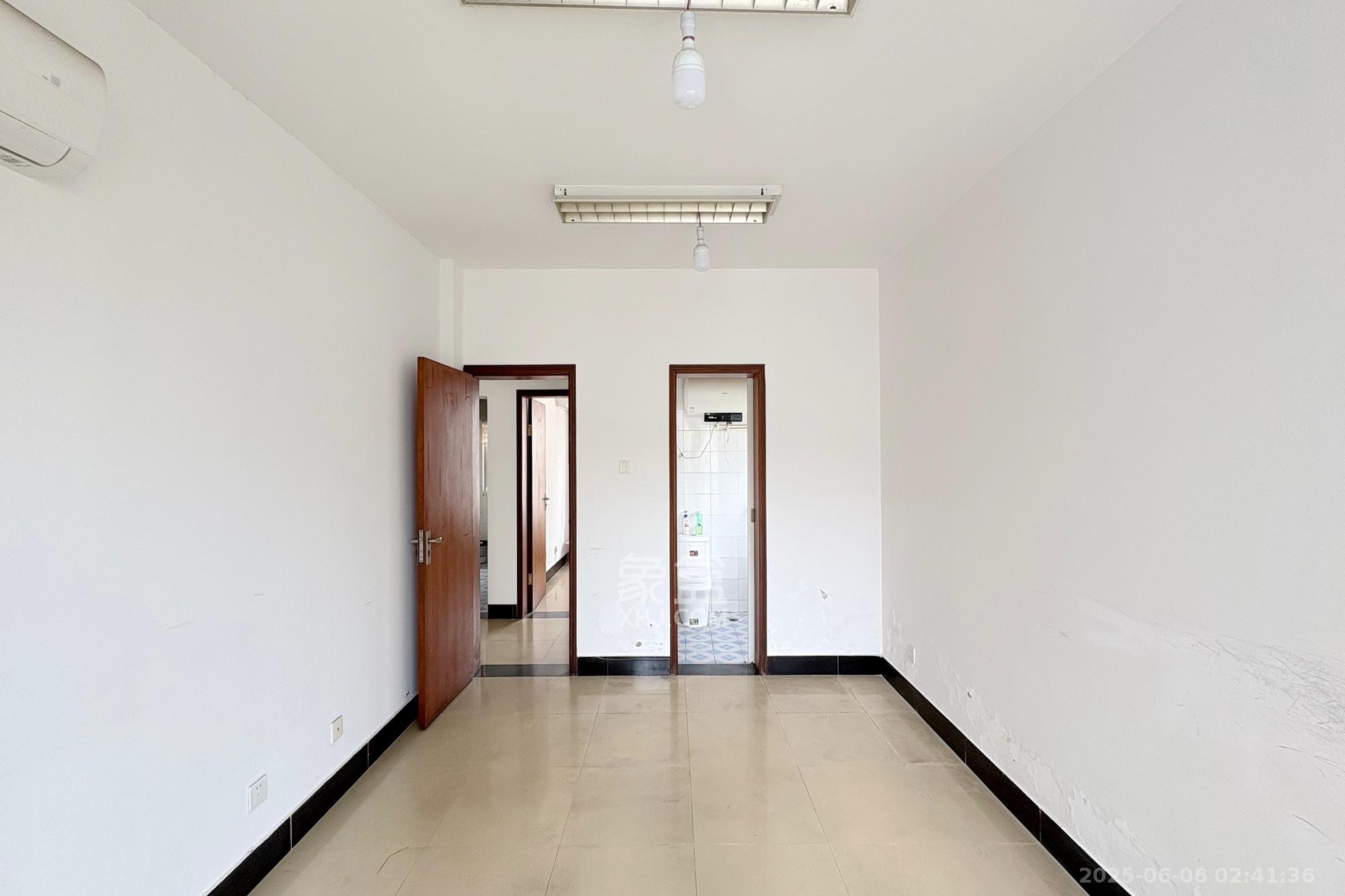 五一华府 4室2厅2卫 168.0万 五一华府 4室2厅2卫 168.0万其他